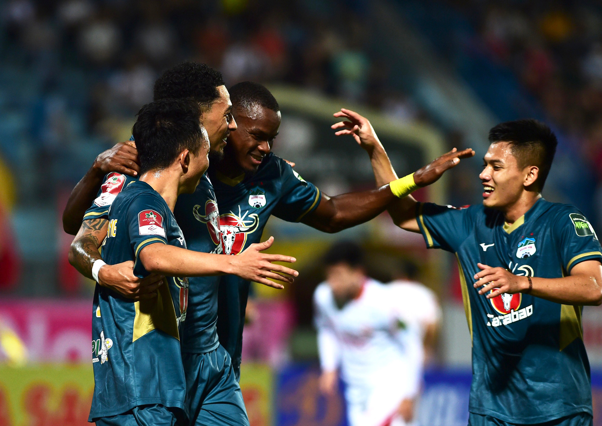 Ngay đầu hiệp 2, từ chấm đá phạt bên ngoài vòng cấm Viettel, Minh Vương thực hiện cú đá tuyệt đẹp khiến thủ môn Văn Phong không thể cản phá, nâng tỷ số lên 2-1 cho Hoàng Anh Gia Lai.