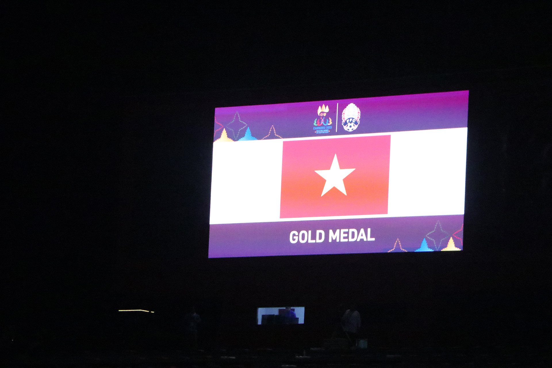 Việt Nam giành Huy chương Vàng bóng đá nữ SEA Games lần thứ 4 liên tiếp. Việt Nam giành Huy chương Vàng bóng đá nữ SEA Games lần thứ 4 liên tiếp.