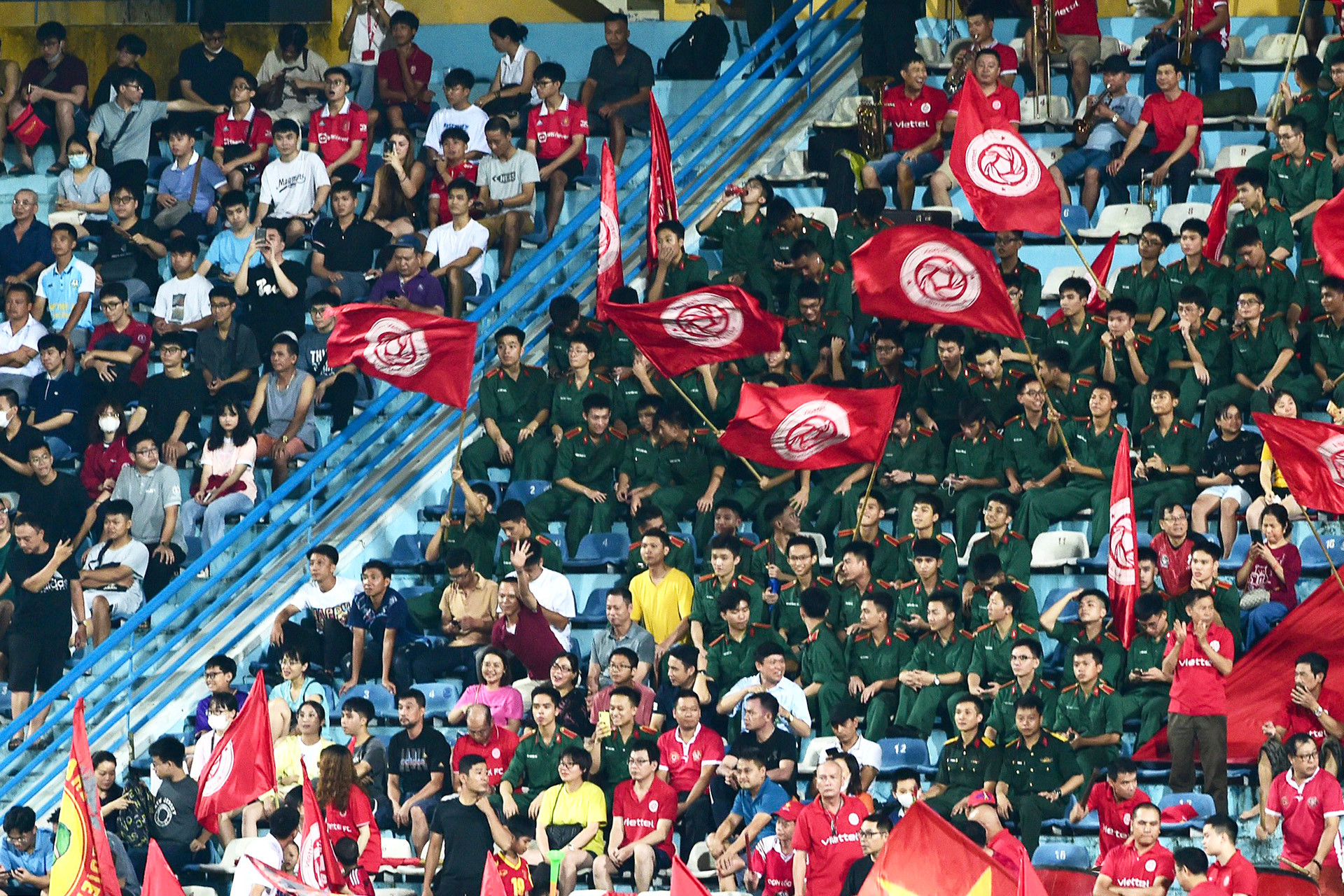 Cổ động viên câu lạc bộ Viettel.
