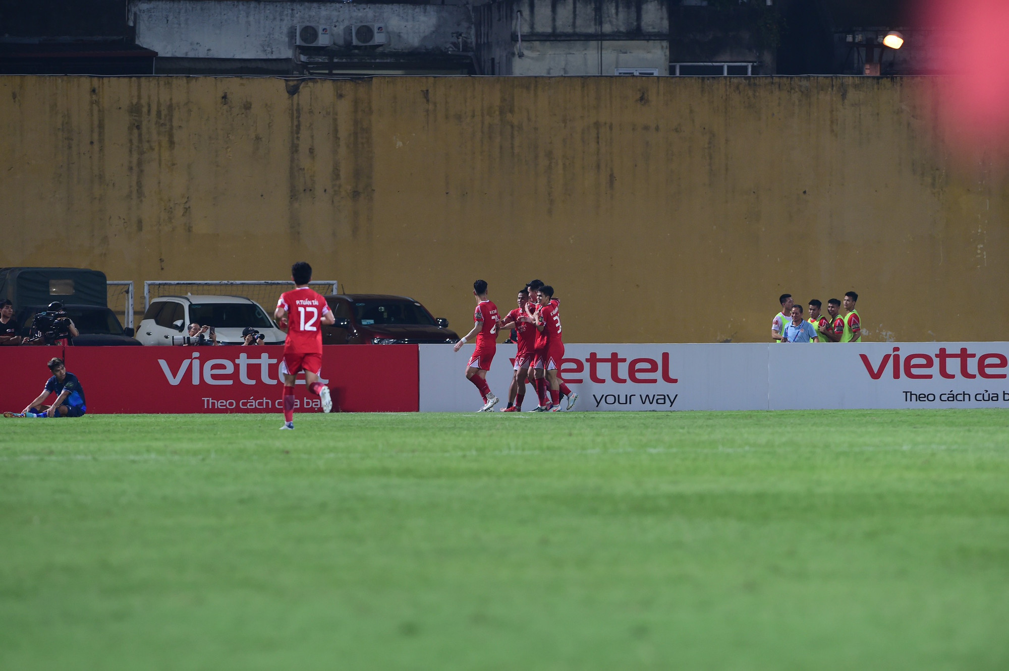 Các cầu thủ Viettel ăn mừng bàn thắng mở tỷ số của Hoàng Đức ở phút 61.