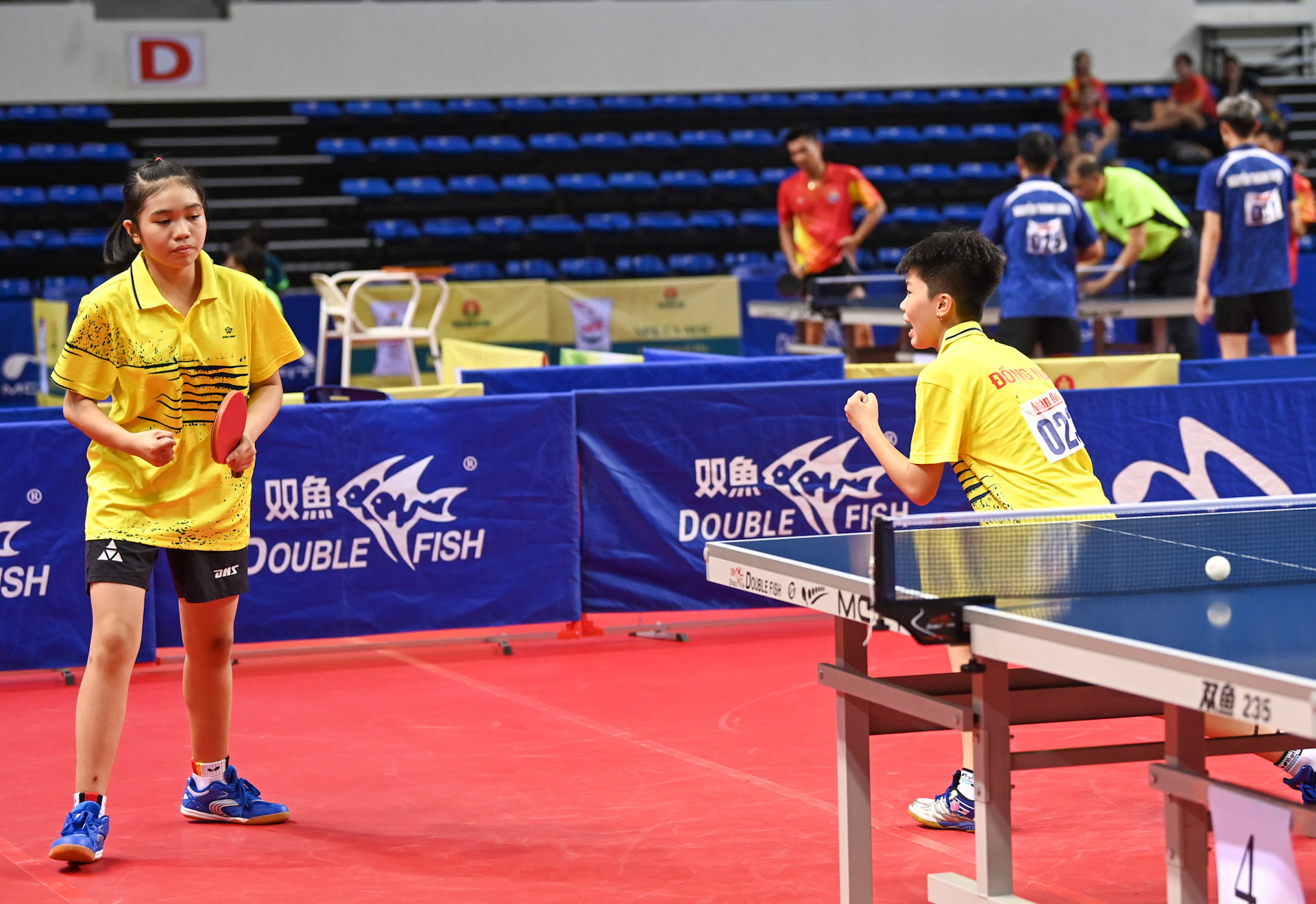 Tay vợt Lê Hoàng Linh Đan sinh năm 2011 là một trong những tay vợt nhỏ tuổi nhất tại giải, trở lại với giải năm nay, Linh Đan khiến nhiều khán giả không khỏi bất ngờ với những đường bóng kỹ thuật và điêu luyện.