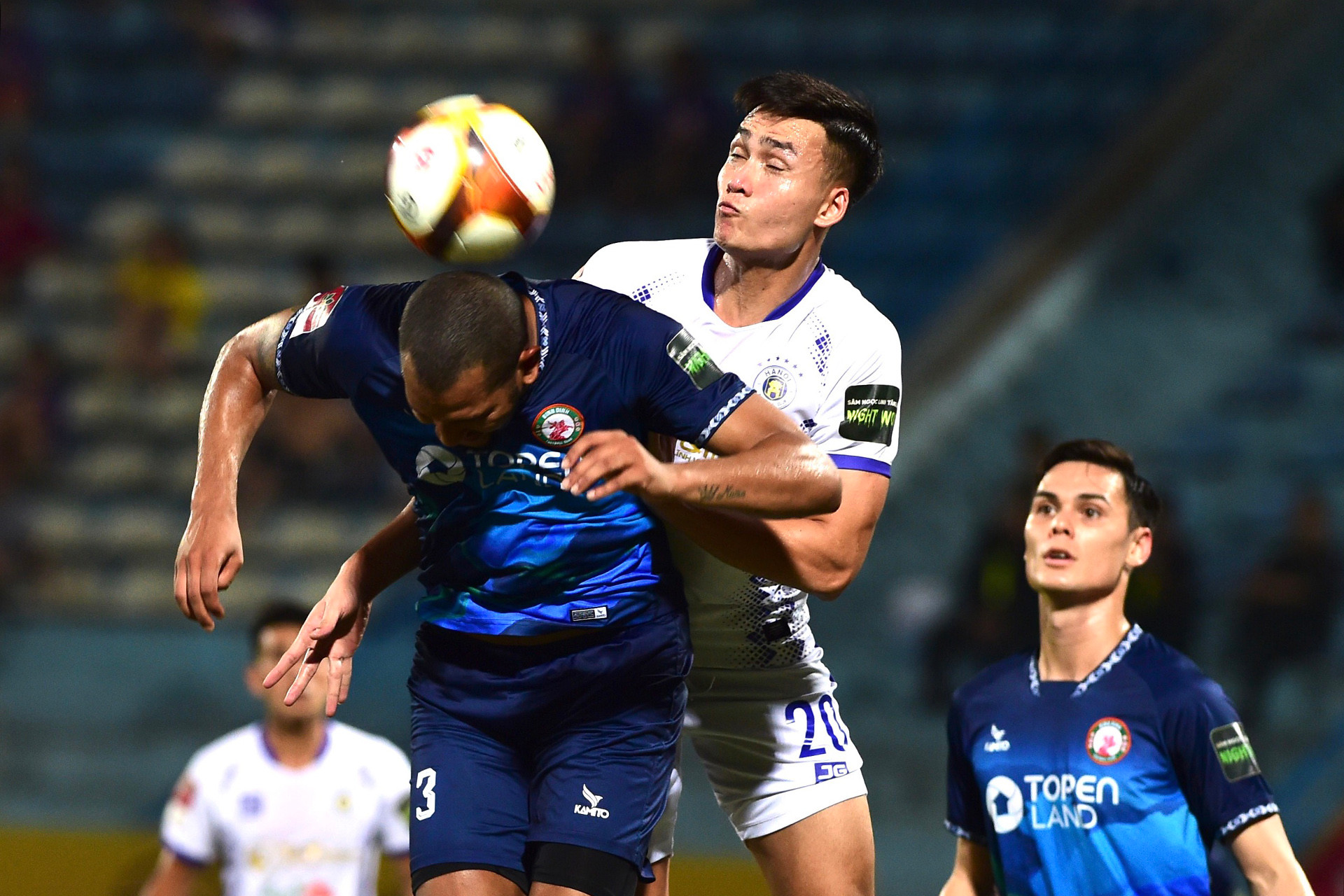 [Ảnh] Hà Nội rượt đuổi tỷ số cùng Bình Định ảnh 14