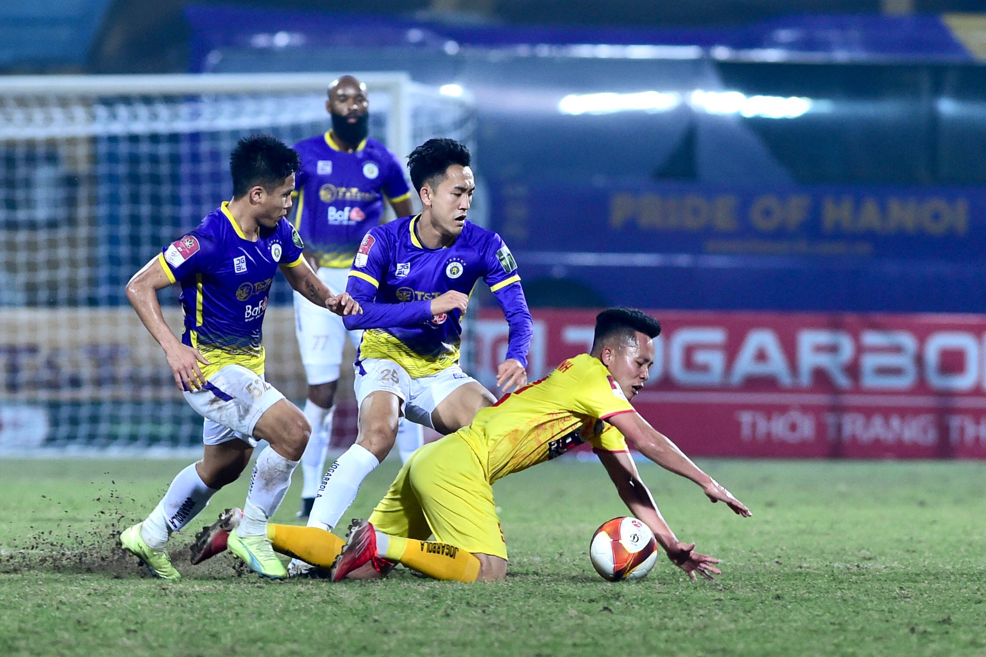 Tỷ số chung cuộc là 0-0, Hà Nội và Thanh Hóa chia điểm trên sân Hàng Đẫy, nối dài mạch bất bại lên 4 trận.