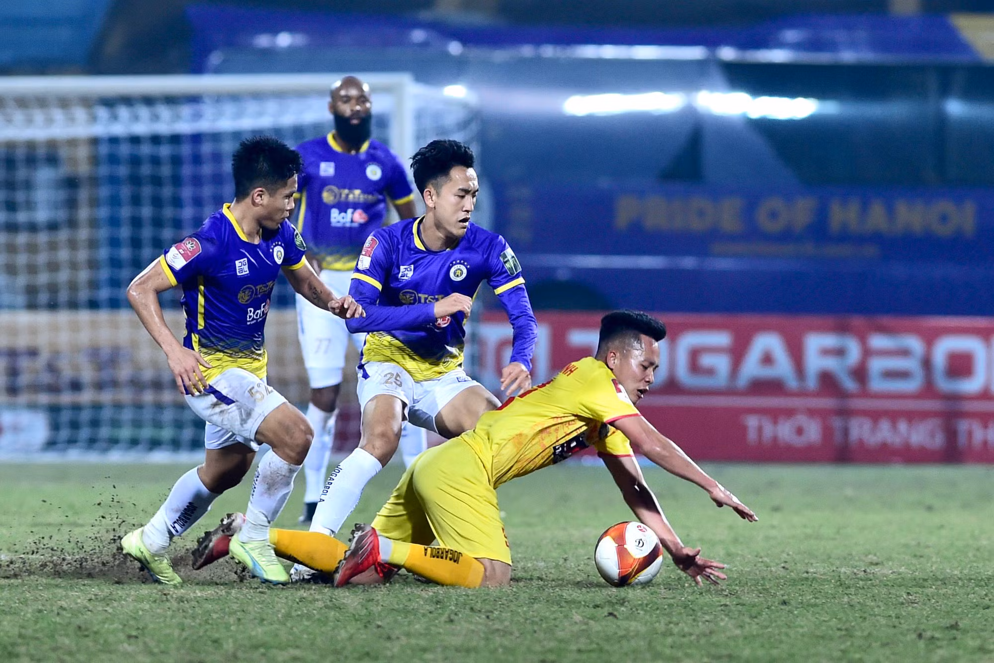 Tỷ số chung cuộc là 0-0, Hà Nội và Thanh Hóa chia điểm trên sân Hàng Đẫy, nối dài mạch bất bại lên 4 trận.