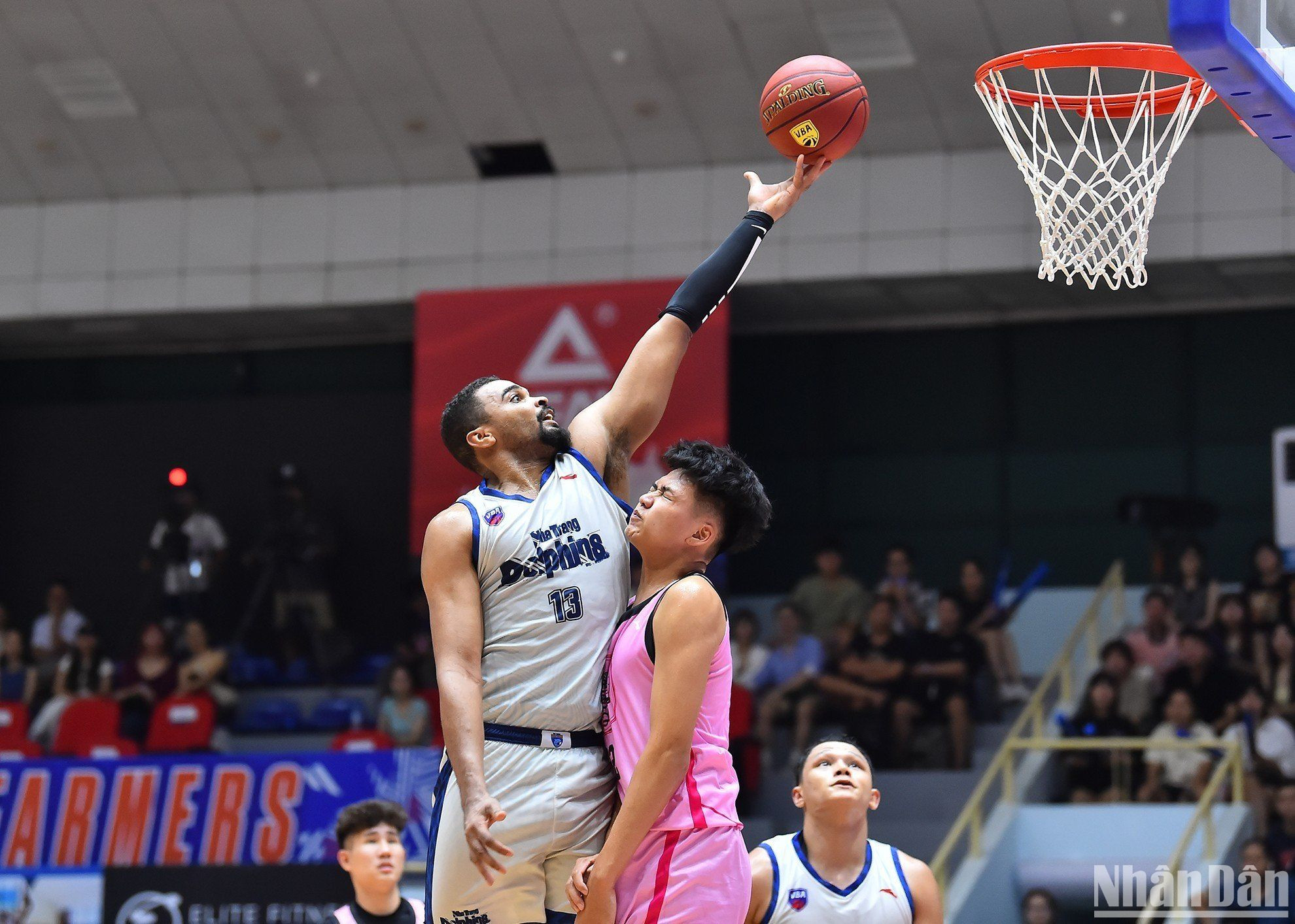 Sampson đứng thứ tư về hiệu quả dứt điểm trên sân. Sampson đứng thứ tư về hiệu quả dứt điểm trên sân.