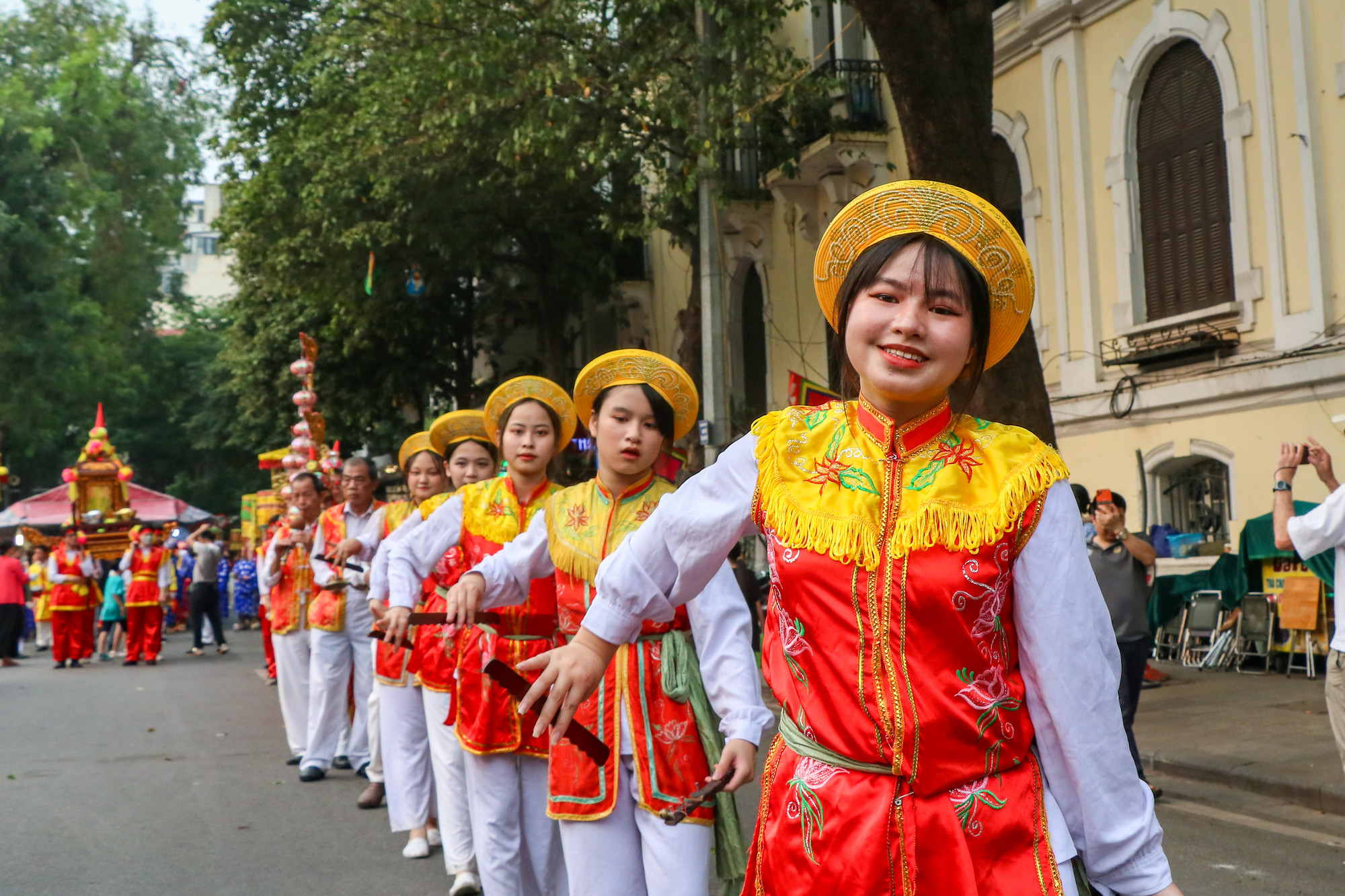 Các bạn trẻ tham gia lễ hội với mong muốn bảo tồn giá trị văn hóa vốn có và ngành nghề thủ công truyền thống. Các bạn trẻ tham gia lễ hội với mong muốn bảo tồn giá trị văn hóa vốn có và ngành nghề thủ công truyền thống.