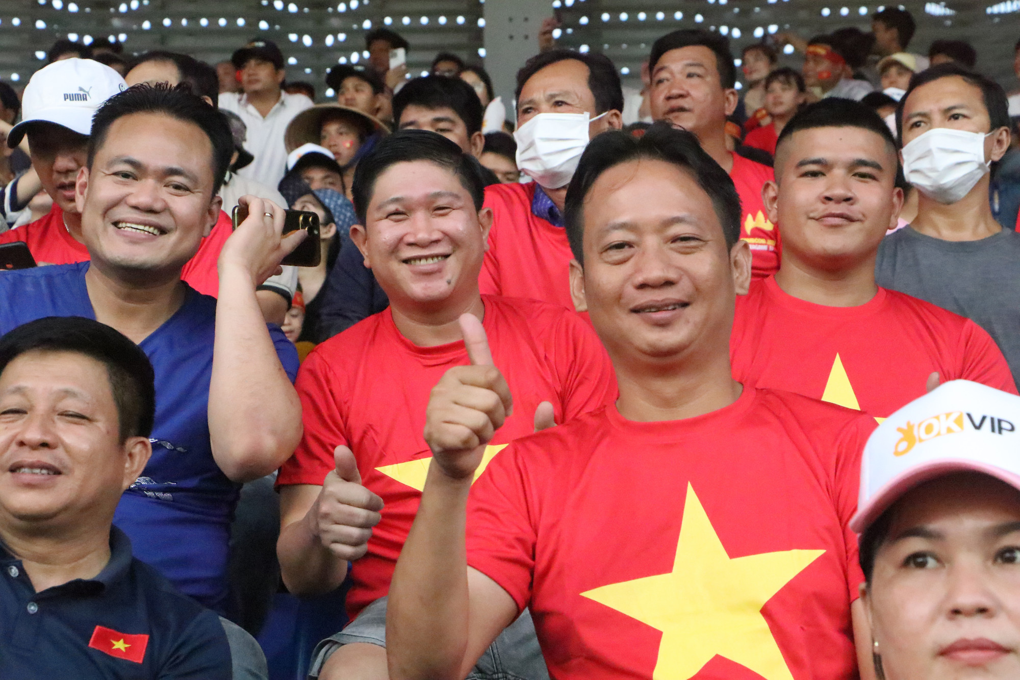 Những giây phút đưa tình cảm đồng bào xích lại gần nhau. Những giây phút đưa tình cảm đồng bào xích lại gần nhau.
