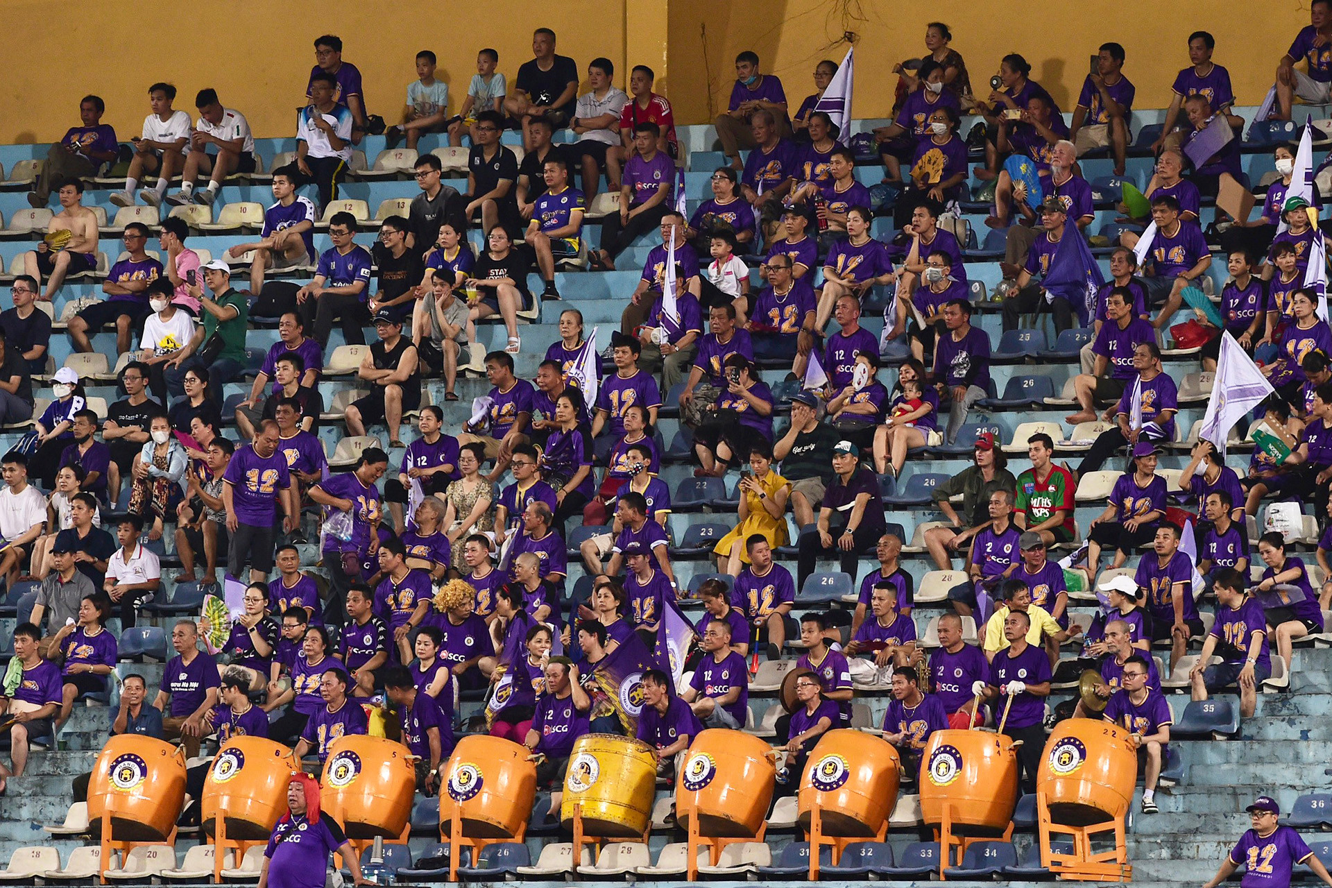 Cổ động viên Hà Nội có mặt tại sân Hàng Đẫy. Cổ động viên Hà Nội có mặt tại sân Hàng Đẫy.