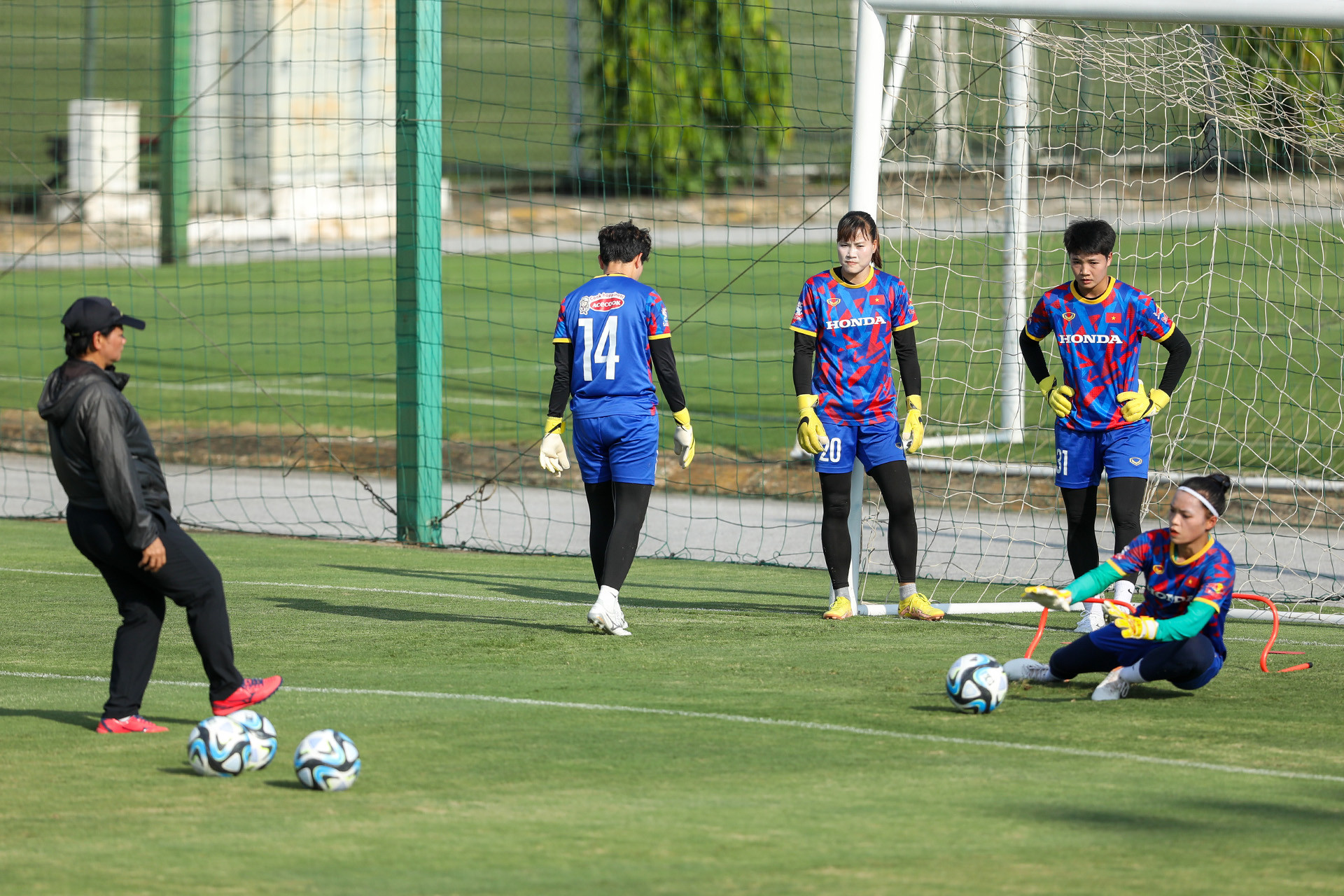 [Ảnh] Tuyển nữ Việt Nam nỗ lực tập luyện hướng tới World Cup ảnh 18