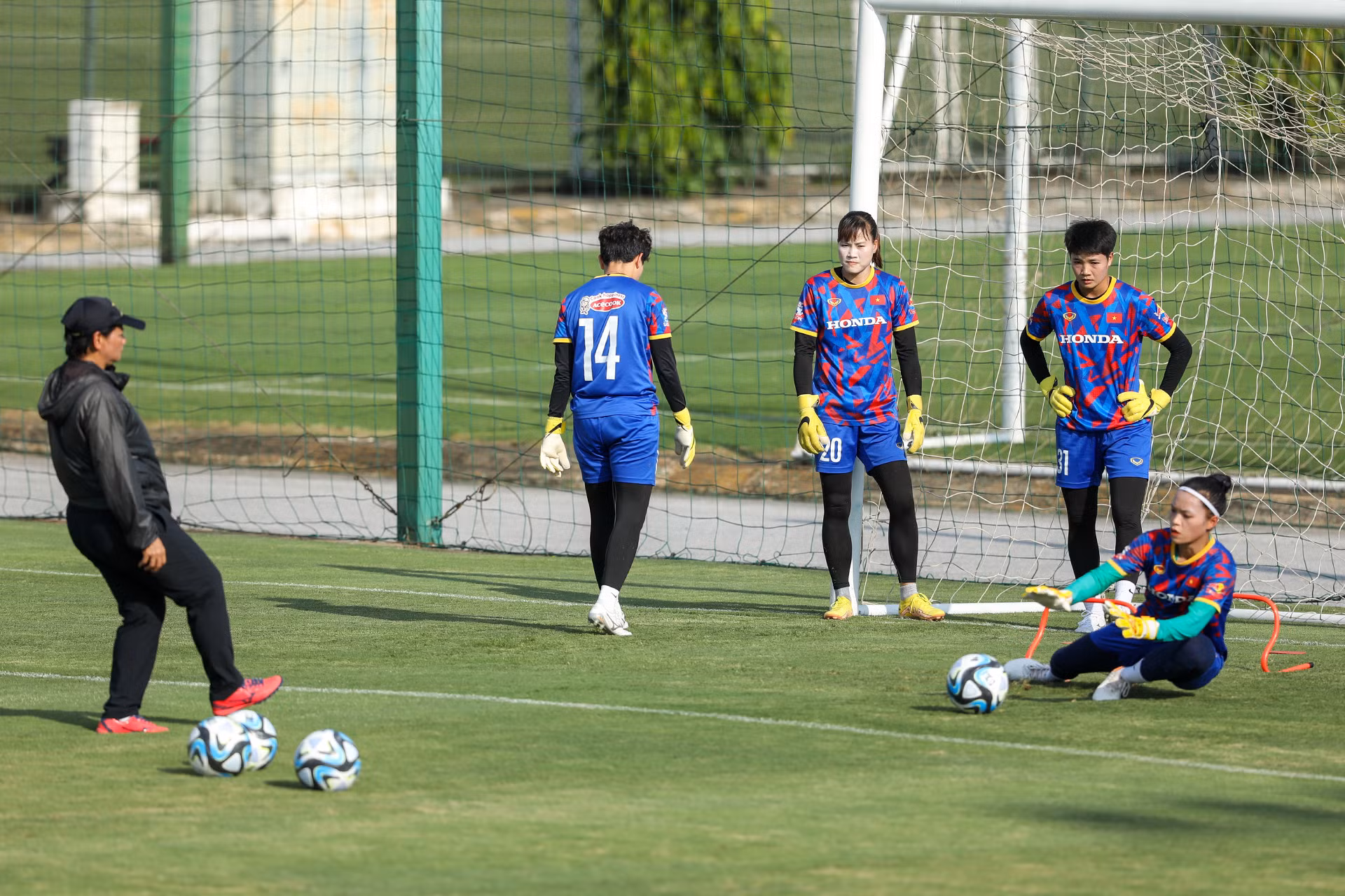 [Ảnh] Tuyển nữ Việt Nam nỗ lực tập luyện hướng tới World Cup ảnh 18