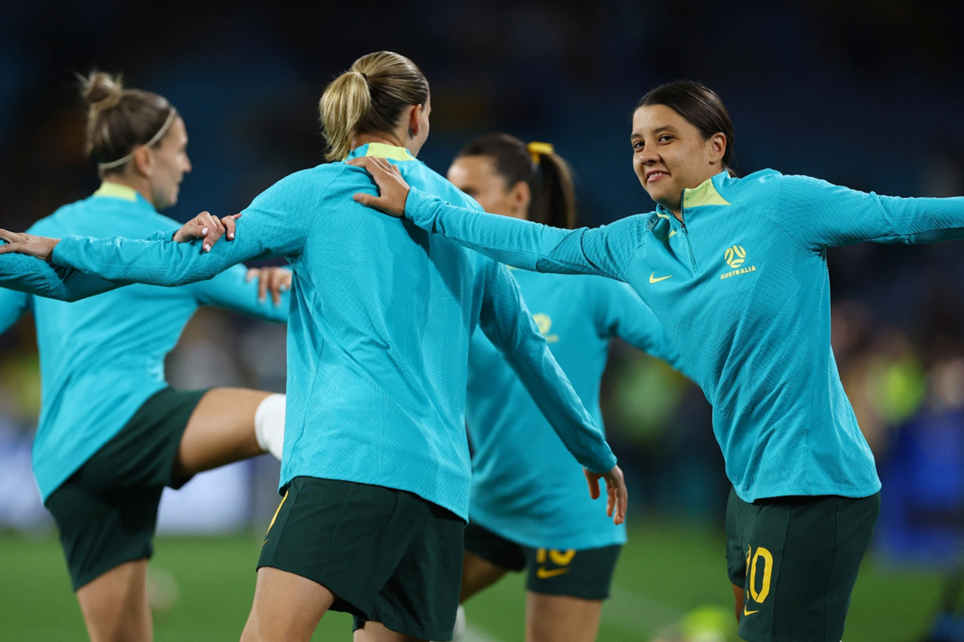 Sam Kerr (phải) là ngôi sao sáng nhất của đội tuyển nữ Australia.