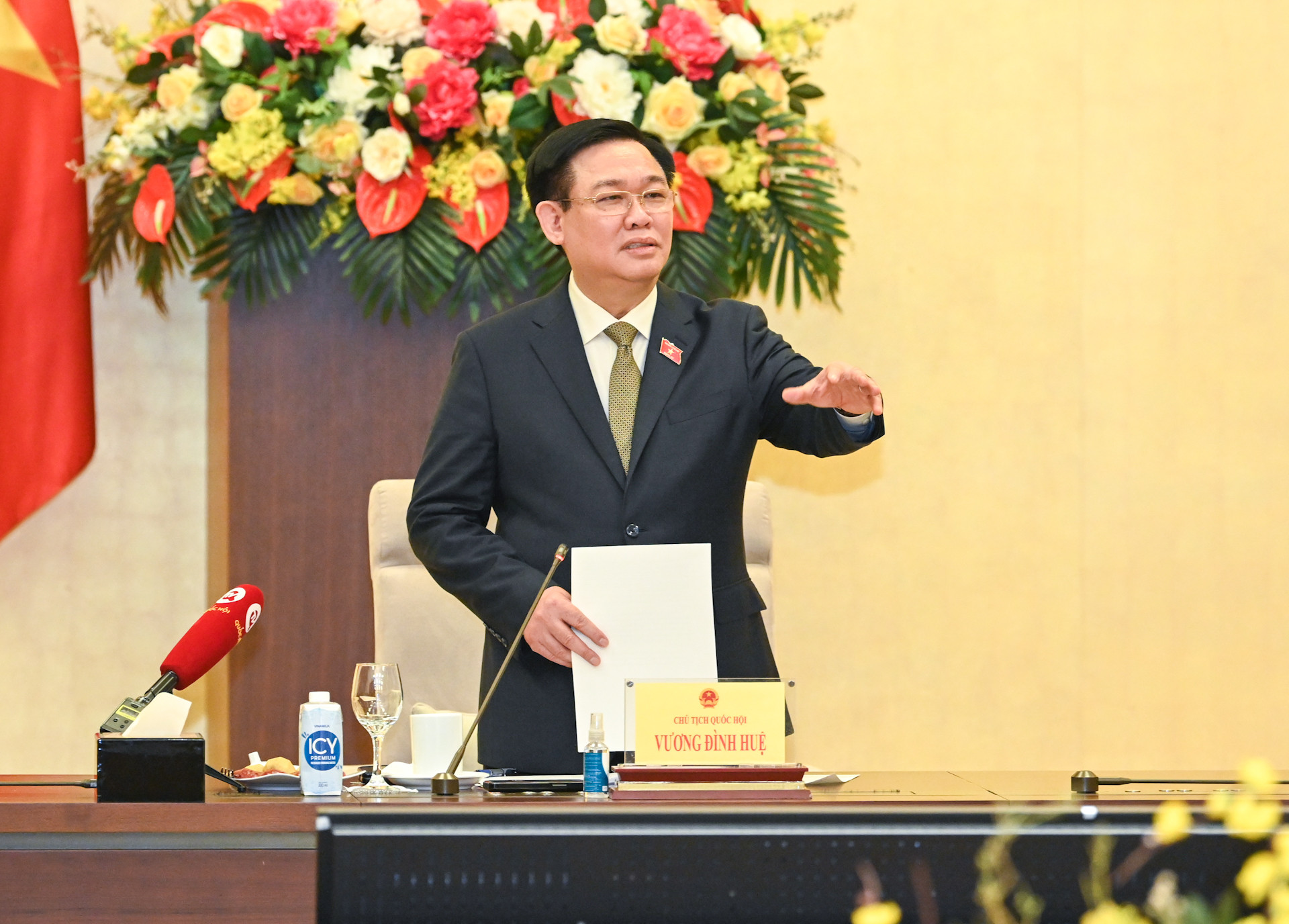 Chủ tịch Quốc hội Vương Đình Huệ phát biểu chỉ đạo tại buổi tiếp.