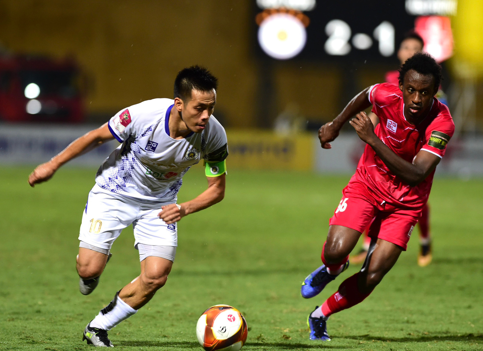 Đội trưởng Văn Quyết đóng vai trò quan trọng trong lối chơi của Hà Nội.