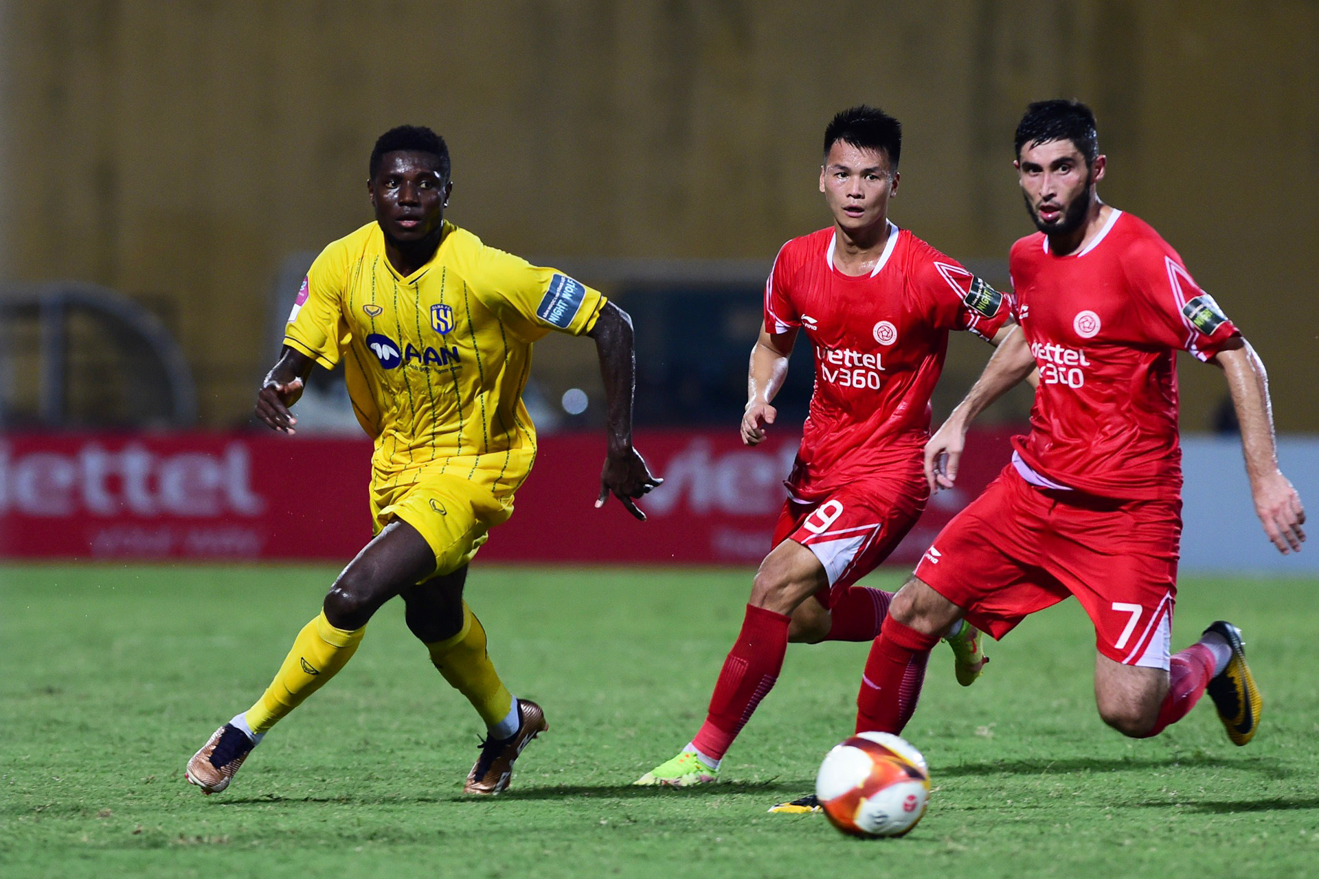 Đội hình Viettel chỉ có một ngoại binh duy nhất là Rafa chơi ở vị trí tiền vệ trung tâm.