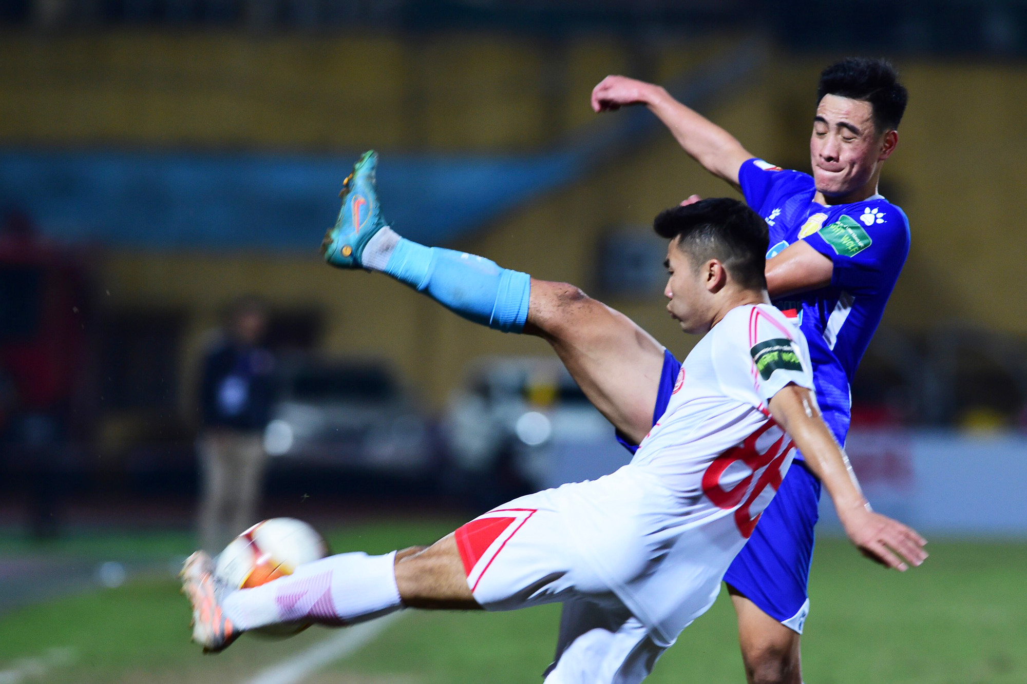 Duy trì lối đá áp sát.