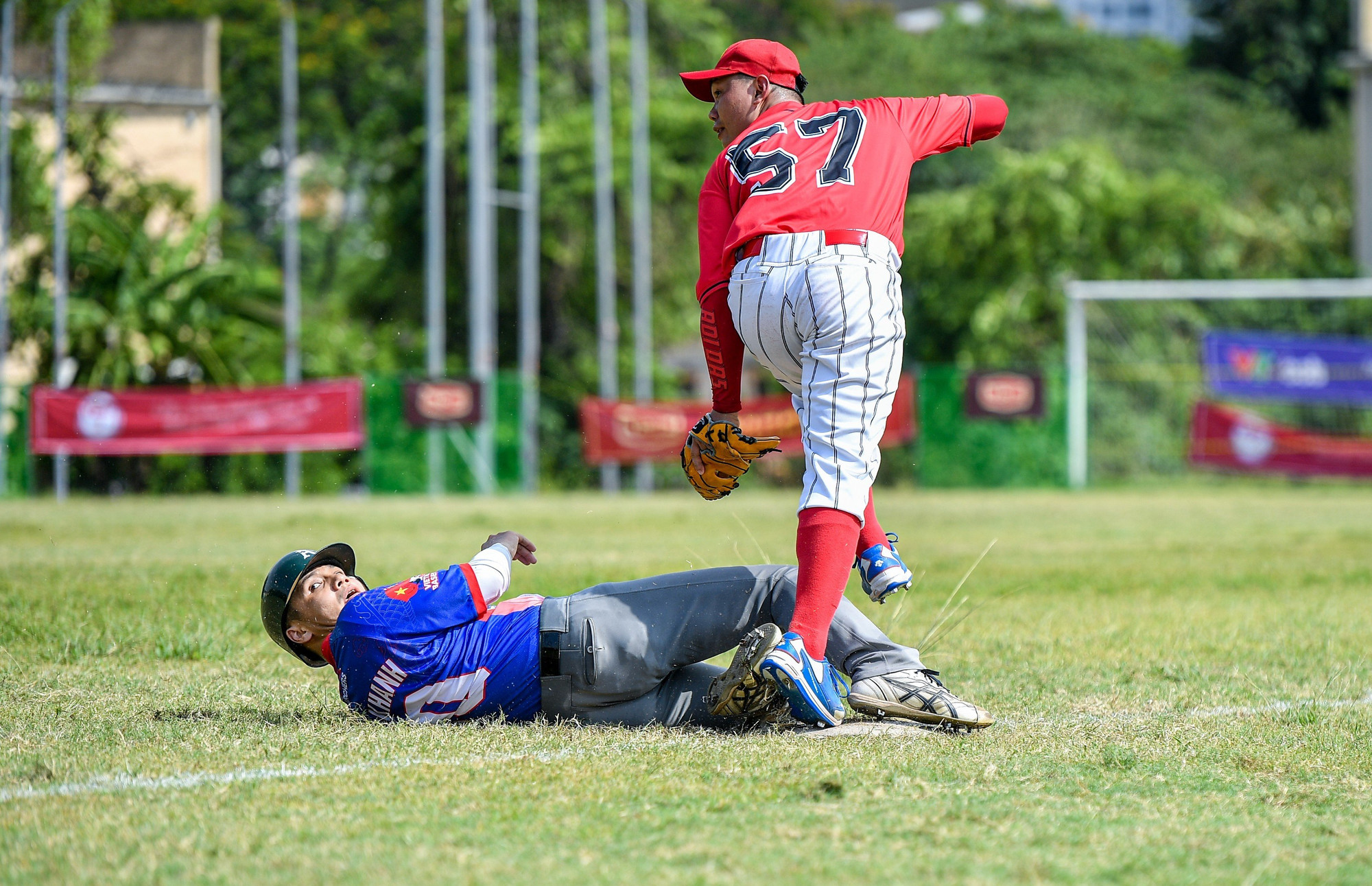 Lăn xả trong tình huống chạy base.