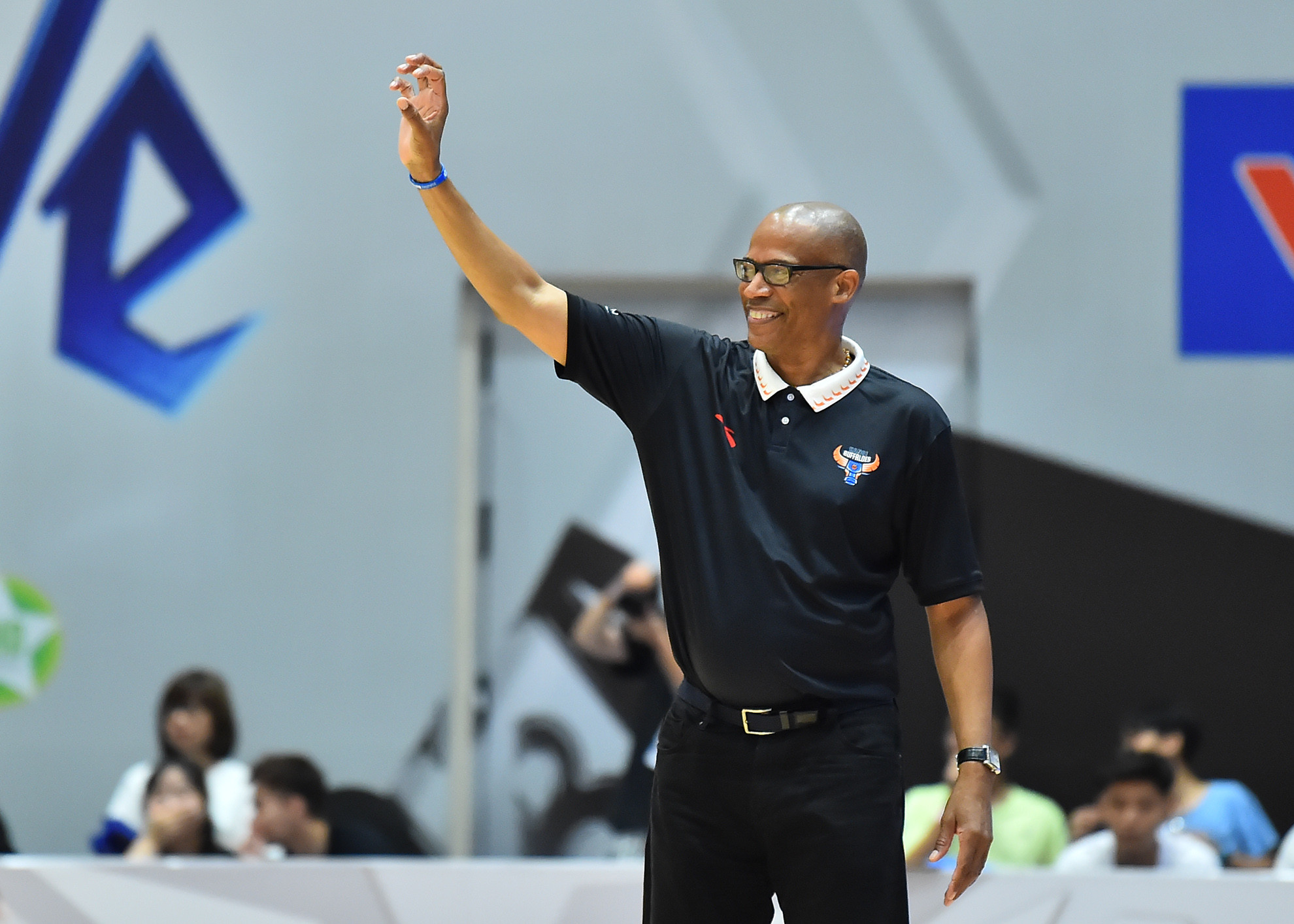 Trước lối chơi bất ngờ của Danang Dragons, huấn luyện viên Eric Rashad có những chỉ đạo kịp thời để giúp các học trò không bị mất thế trận trước đối thủ.