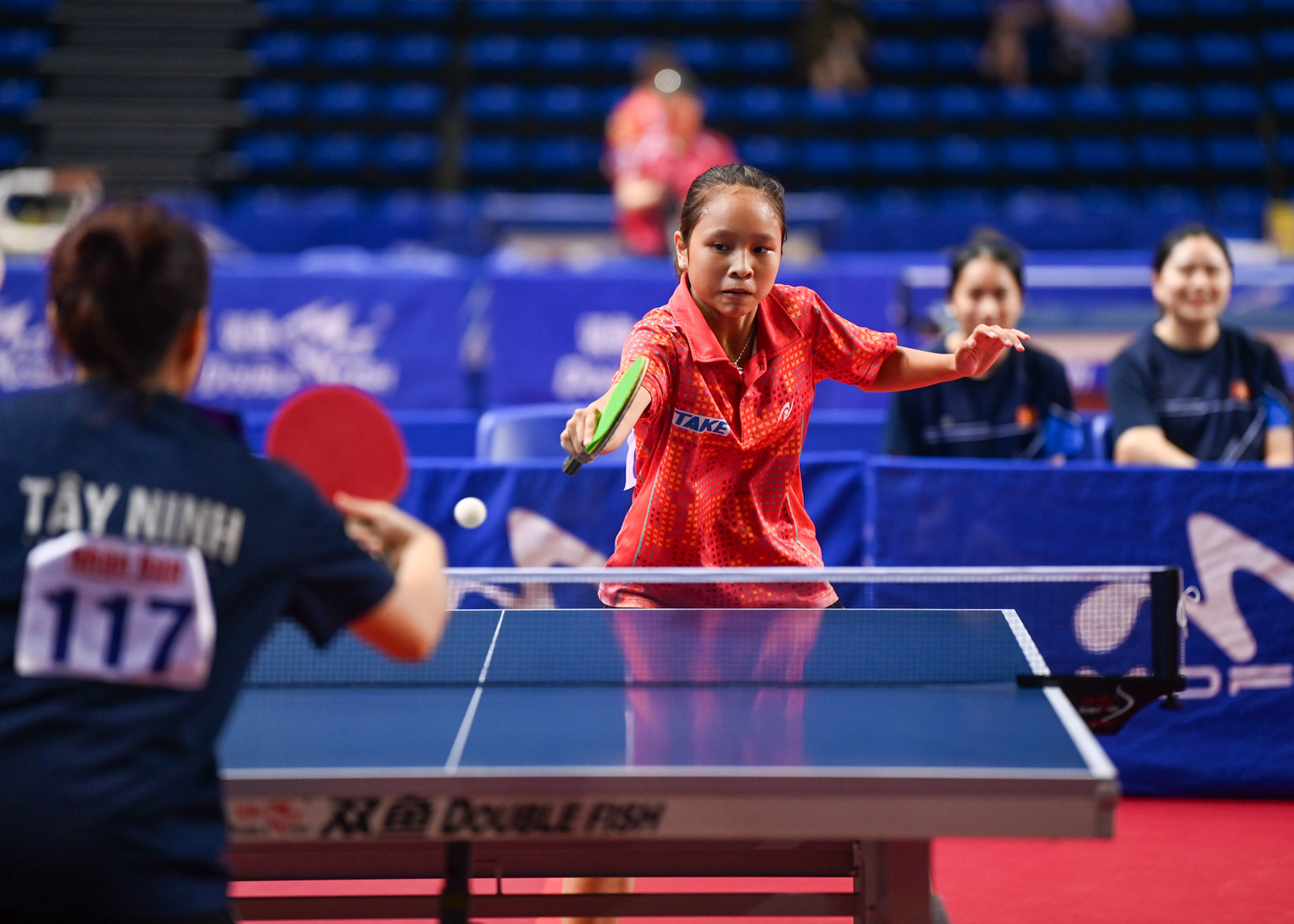 Chu Minh Diễm (Hà Nội) cũng mới 14 tuổi nhưng thể hiện bản lĩnh rõ nét.