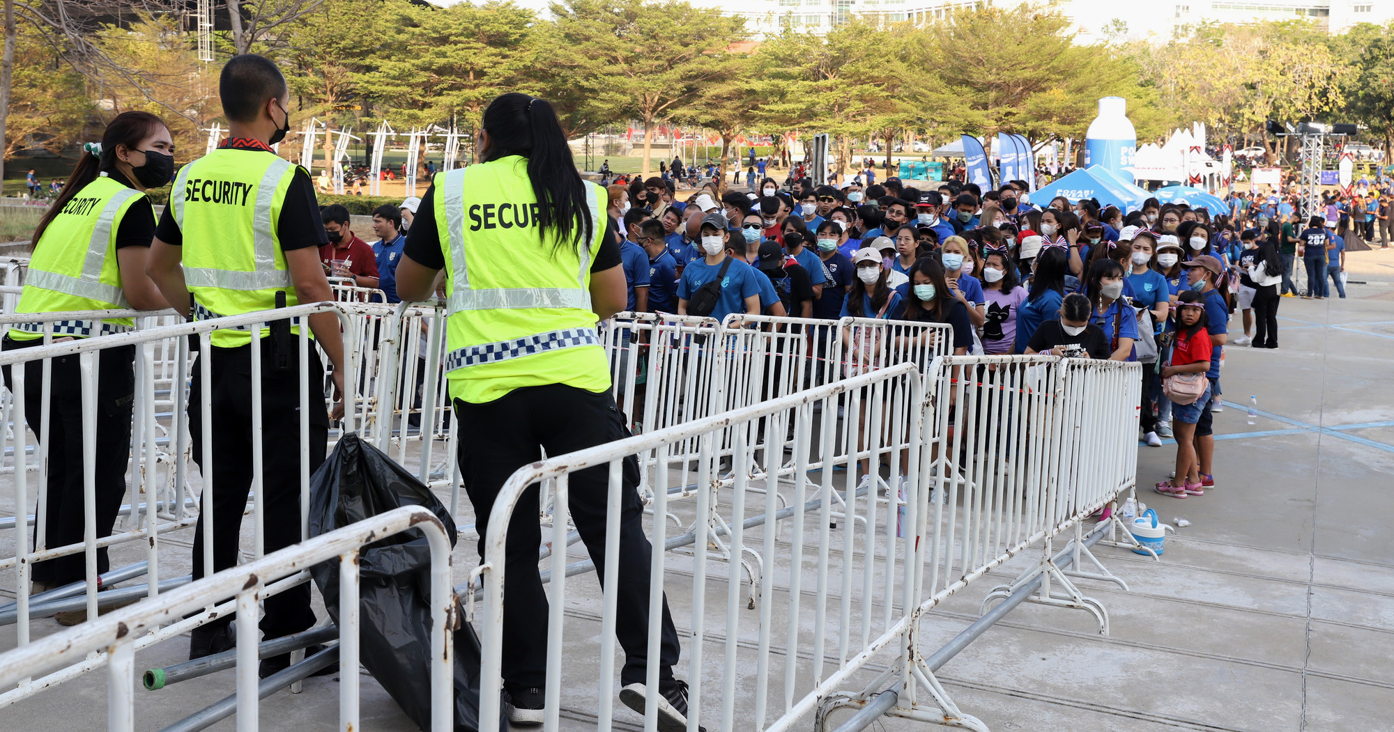 An ninh được thắt chặt trước trận đấu.