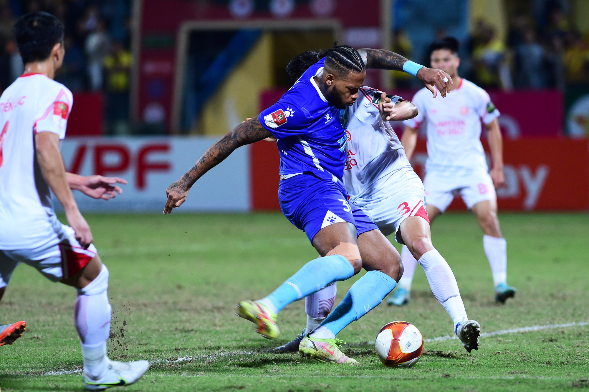 Thép xanh Nam Định đặt quyết tâm cao giành 3 điểm mặc dù phải thi đấu trên sân khách Hàng Đẫy.