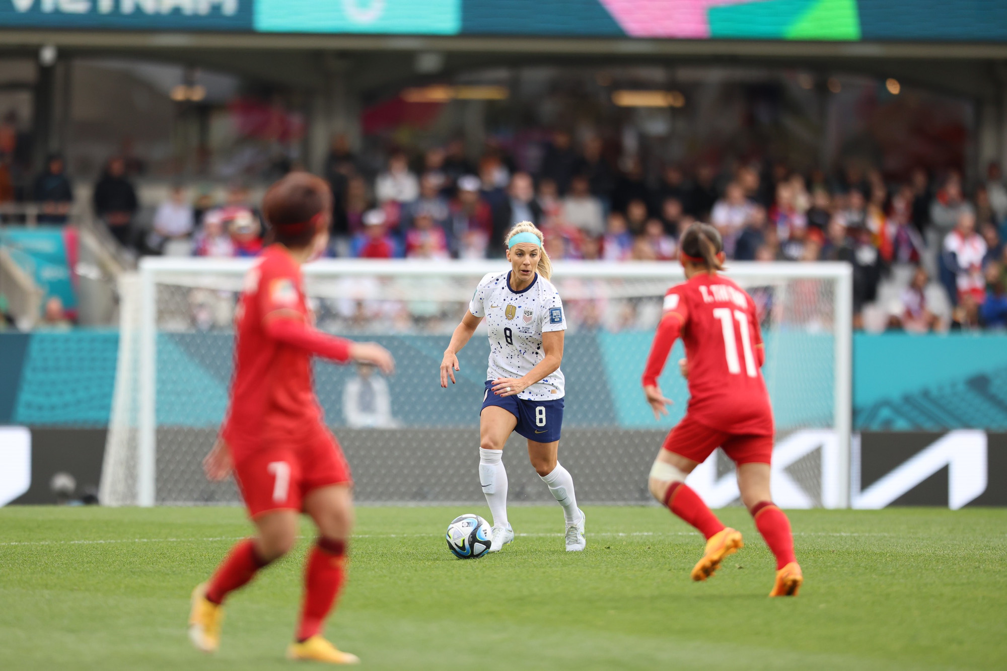 Với sức mạnh về kỹ năng cũng như thể hình, thể lực, các cô gái tuyển nữ Mỹ dễ dàng chiếm lĩnh hoàn toàn thế trận.