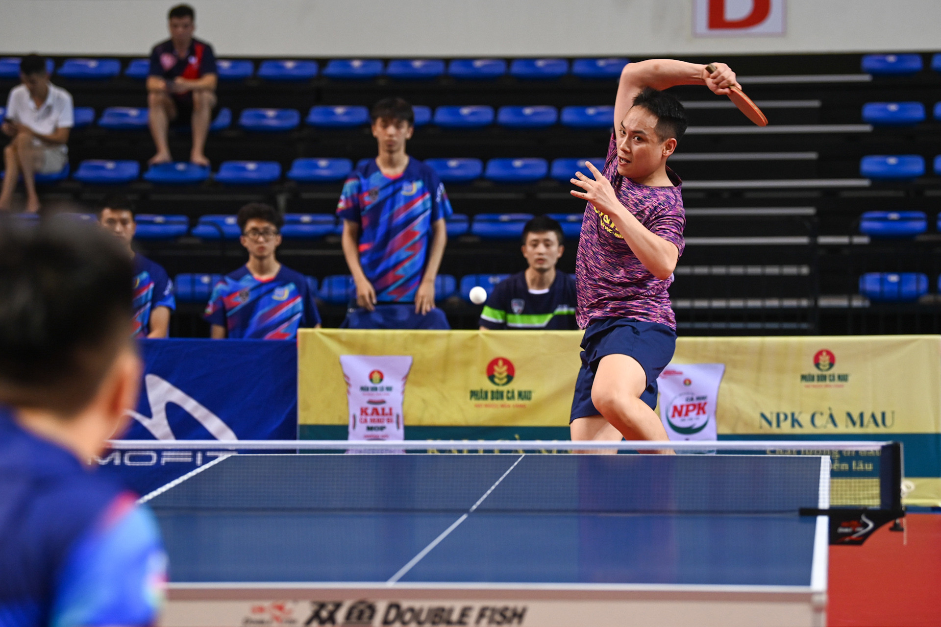 Lê Tiến Đạt trưởng thành từ lò đào tạo Quân đội, anh đã có thời gian từng giải nghệ nhưng nay đã trở lại đầu quân cho Hà Nội T&T. Lê Tiến Đạt trưởng thành từ lò đào tạo Quân đội, anh đã có thời gian từng giải nghệ nhưng nay đã trở lại đầu quân cho Hà Nội T&T.