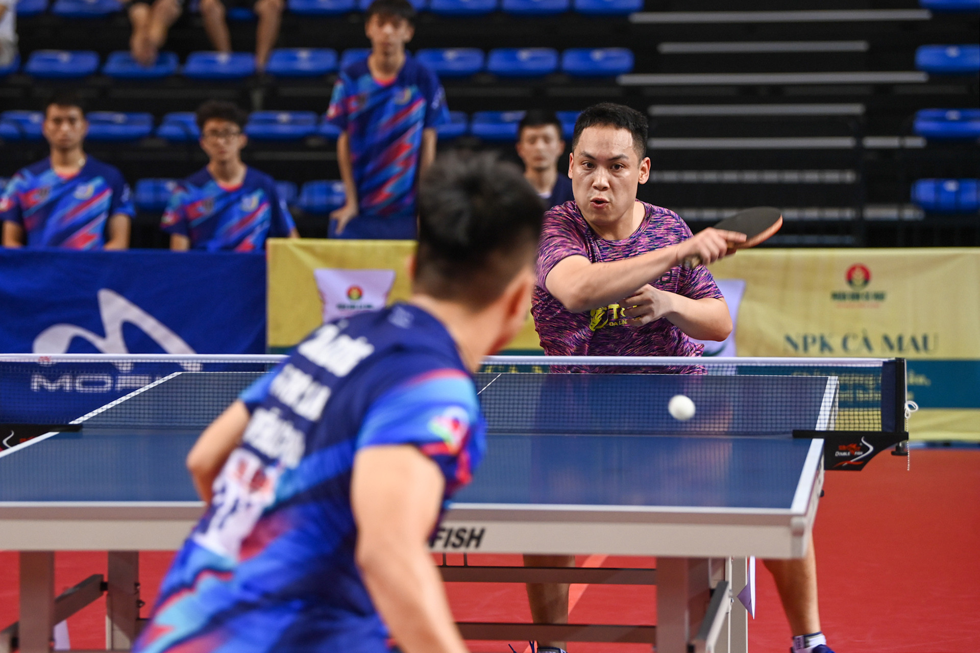 Đến với giải đấu năm nay, Lê Tiến Đạt (Hà Nội T&T) vừa gây ấn tượng mạnh khi đánh bại Nguyễn Đức Tuân sát nút với tỷ số 3-2 trong trận bán kết nội dung đồng đội nam, qua đó giúp Hà Nội T&T vào trận chung kết. Đến với giải đấu năm nay, Lê Tiến Đạt (Hà Nội T&T) vừa gây ấn tượng mạnh khi đánh bại Nguyễn Đức Tuân sát nút với tỷ số 3-2 trong trận bán kết nội dung đồng đội nam, qua đó giúp Hà Nội T&T vào trận chung kết.