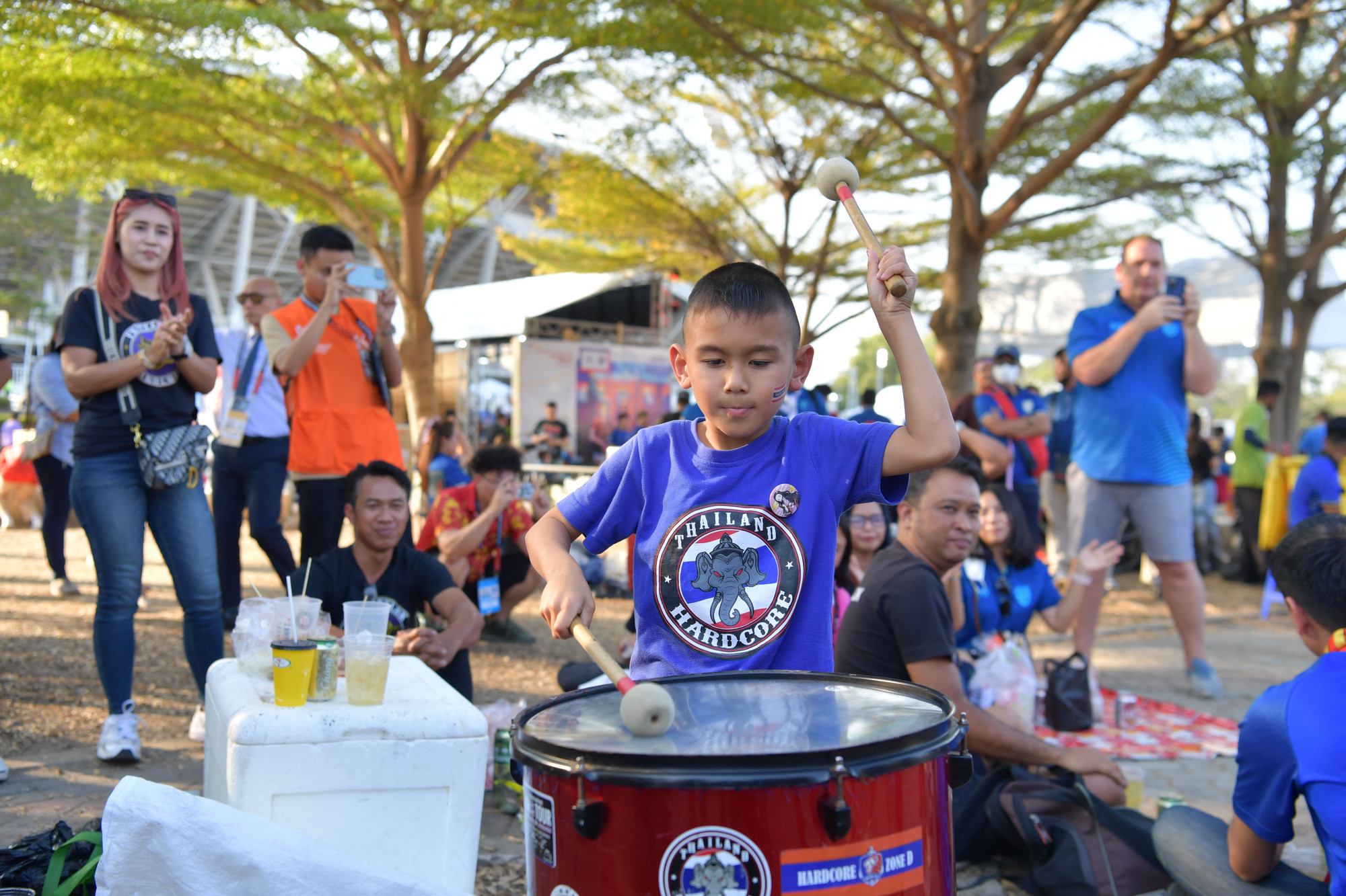 Một cổ động viên nhí của Thái Lan.