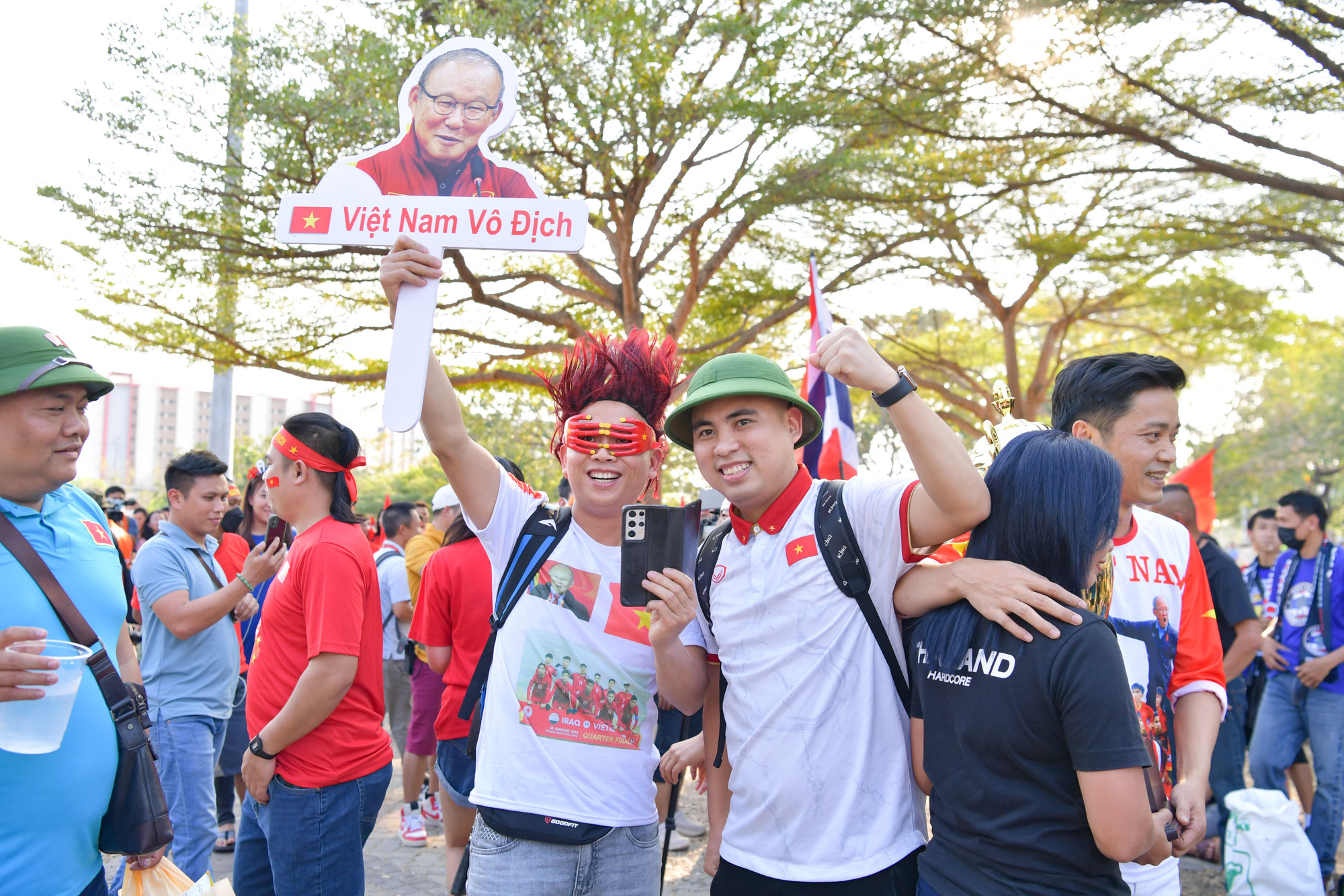 Cổ động viên cũng mang ảnh HLV Park Hang Seo để tri ân những đóng góp của ông cho bóng đá Việt Nam.