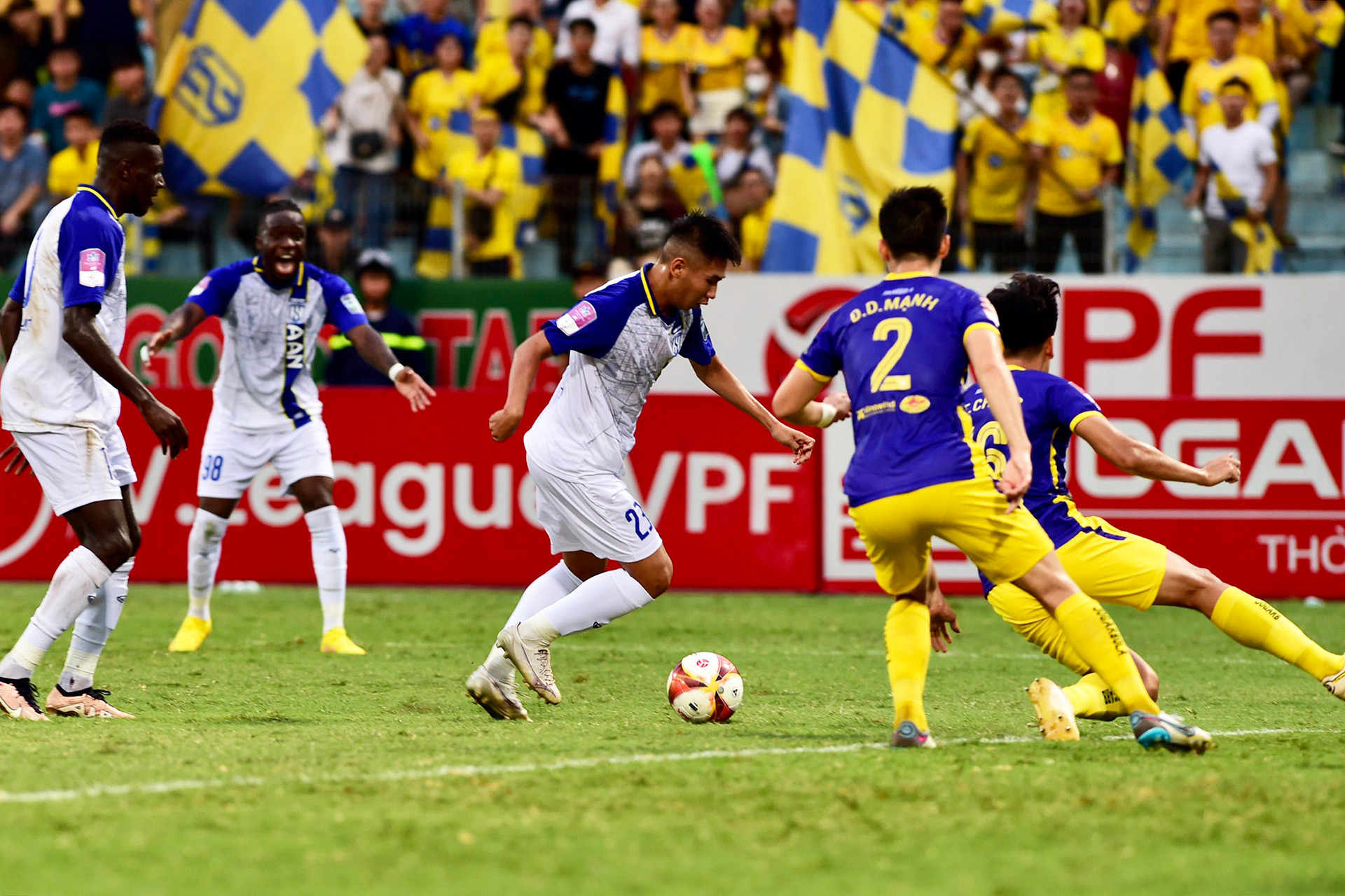 Phút 62, cầu thủ Đinh xuân Tiến từ tình huống này đã ghi bàn thắng duy nhất của trận đấu.