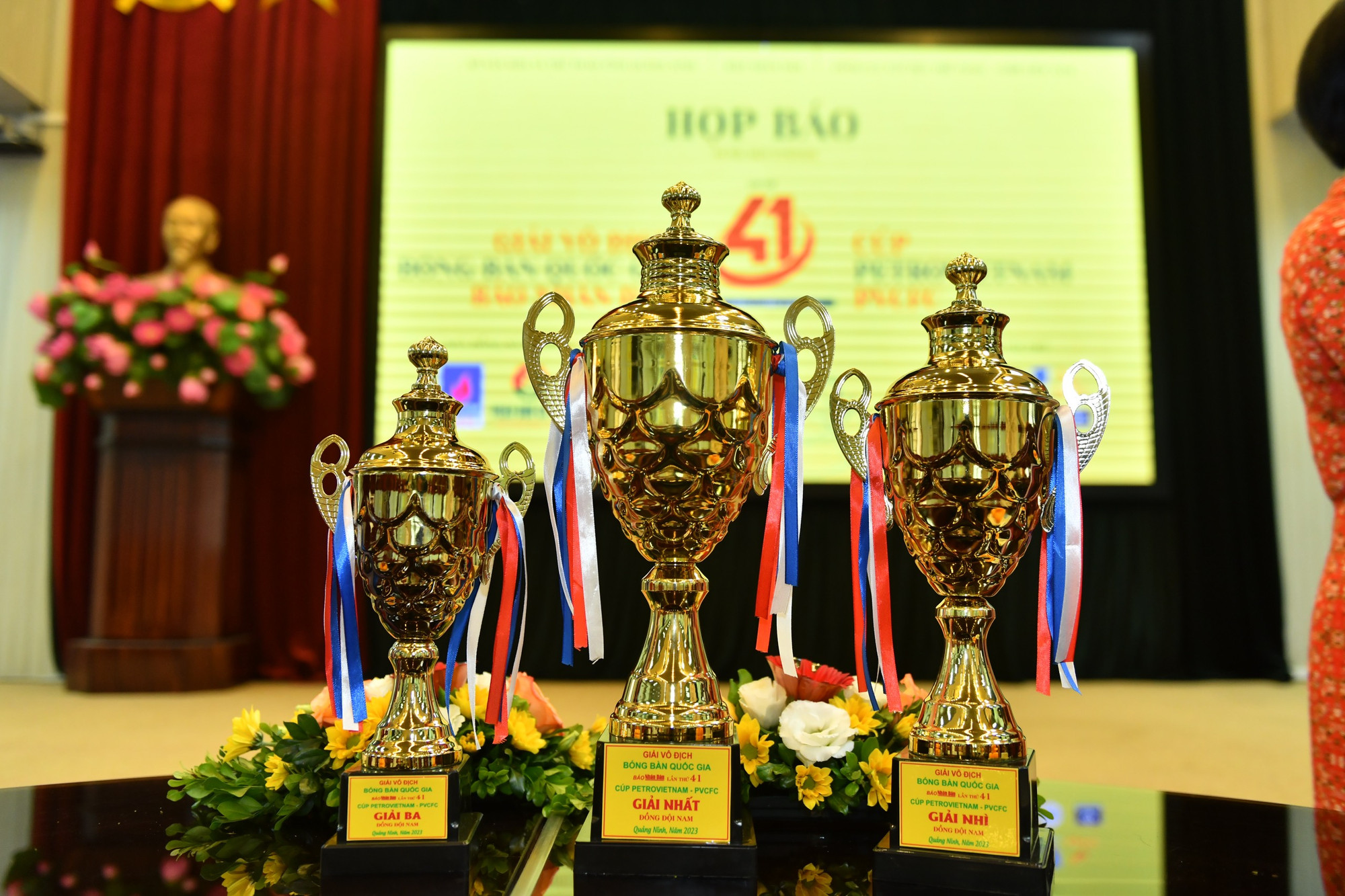 Cúp vô địch tại Giải vô địch bóng bàn quốc gia Báo Nhân Dân lần thứ 41.