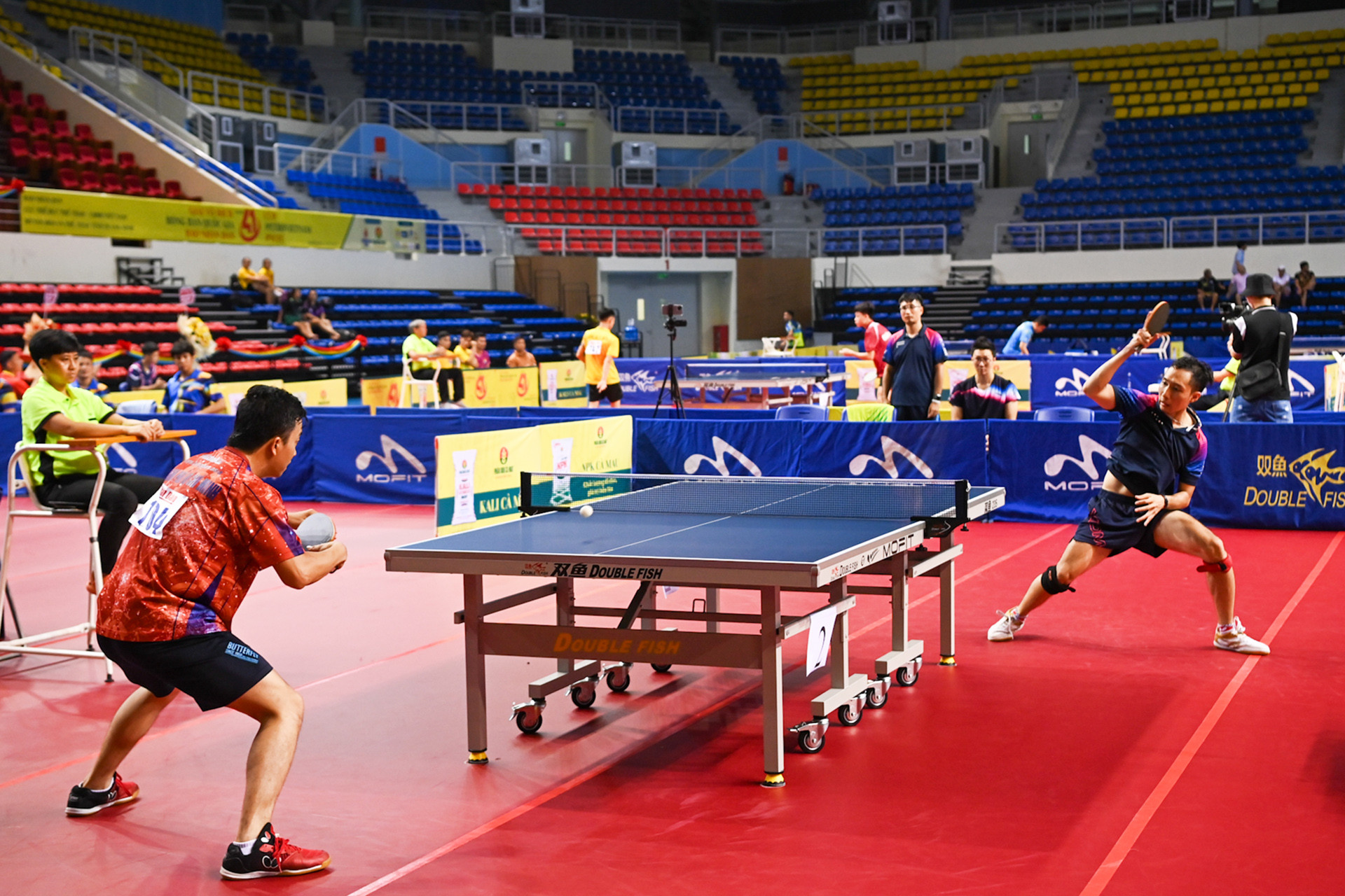 Giải vô địch Bóng bàn quốc gia Báo Nhân Dân lần thứ 41 đang bước vào giai đoạn hấp dẫn nhất với các trận tứ kết, bán kết các nội dung. Giải vô địch Bóng bàn quốc gia Báo Nhân Dân lần thứ 41 đang bước vào giai đoạn hấp dẫn nhất với các trận tứ kết, bán kết các nội dung.