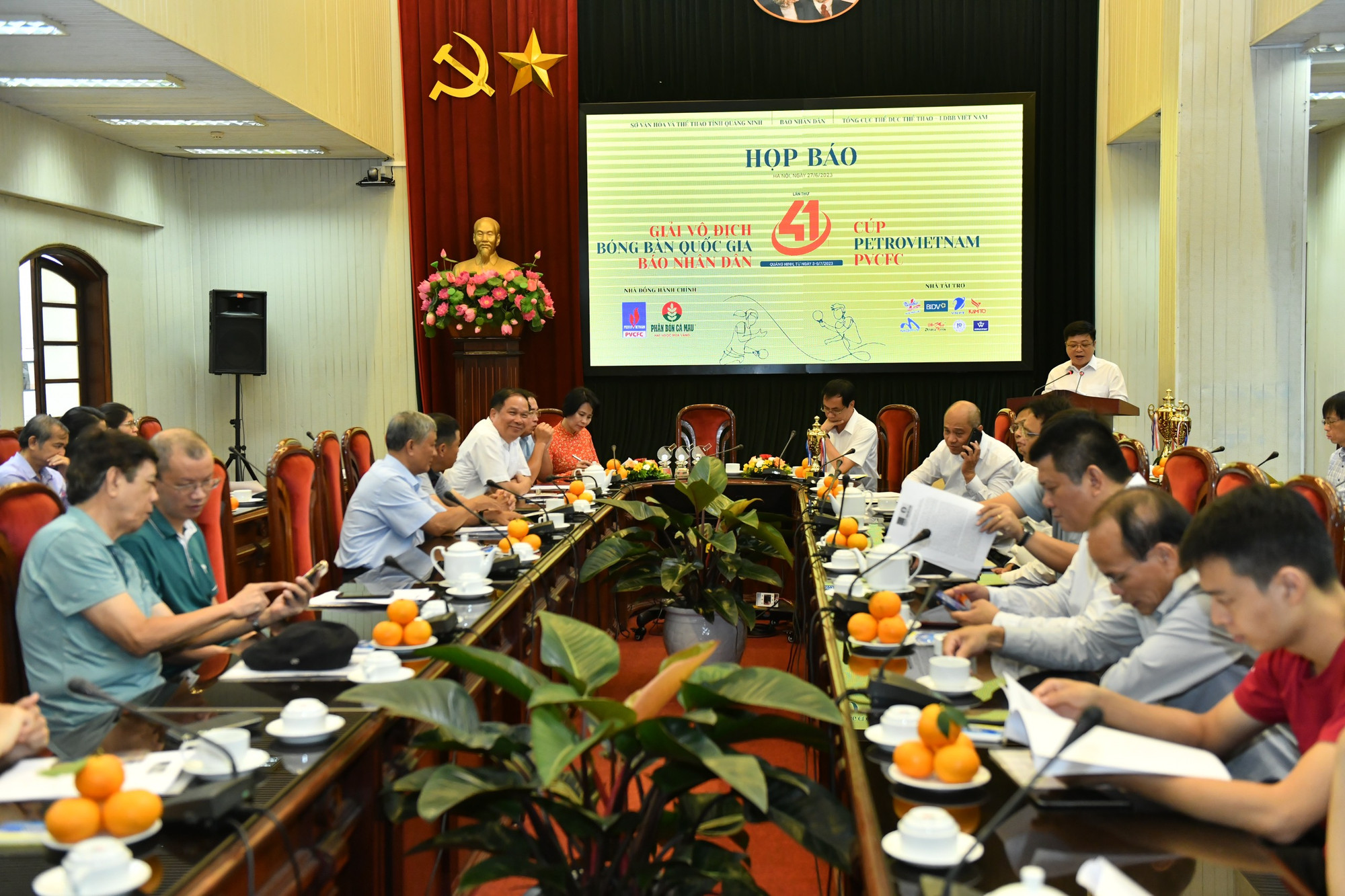 Quang cảnh buổi họp báo Giải vô địch bóng bàn quốc gia Báo Nhân Dân lần thứ 41 tranh cúp PetroVietnam PVCFC.