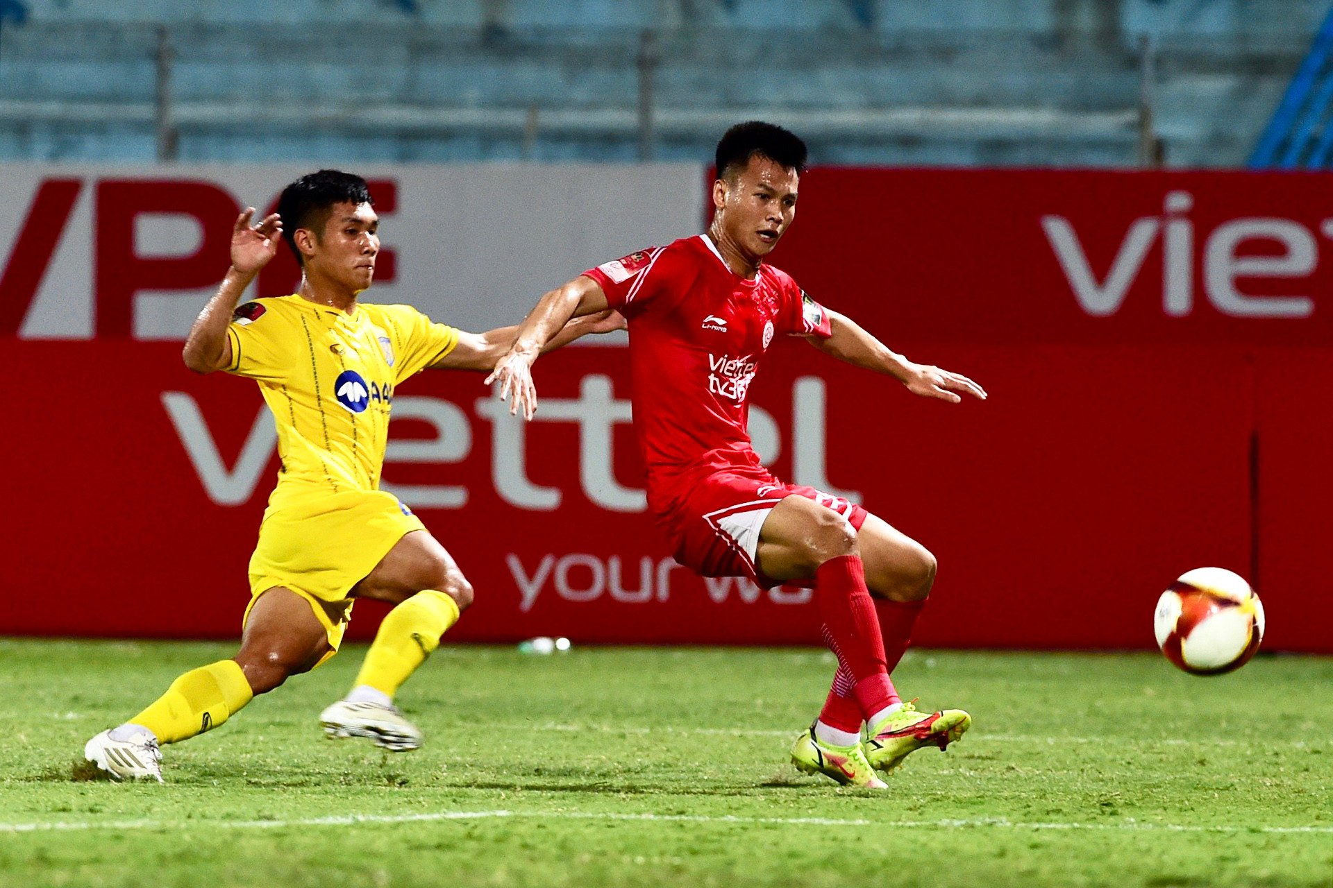 Hai đội chơi ăn miếng trả miếng.