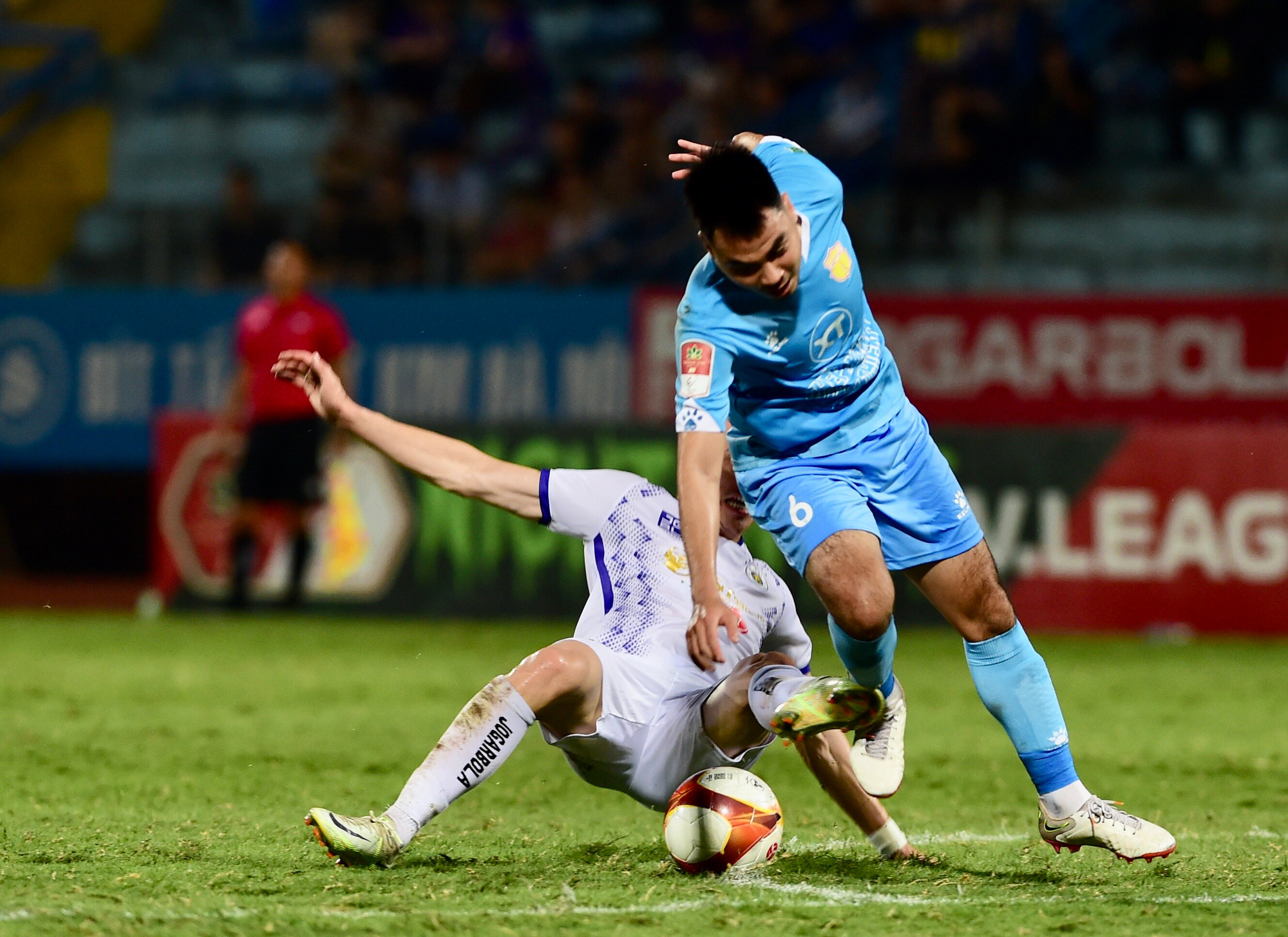 Cứ ngỡ các mũi tấn công của Hà Nội gặp bế tắc.