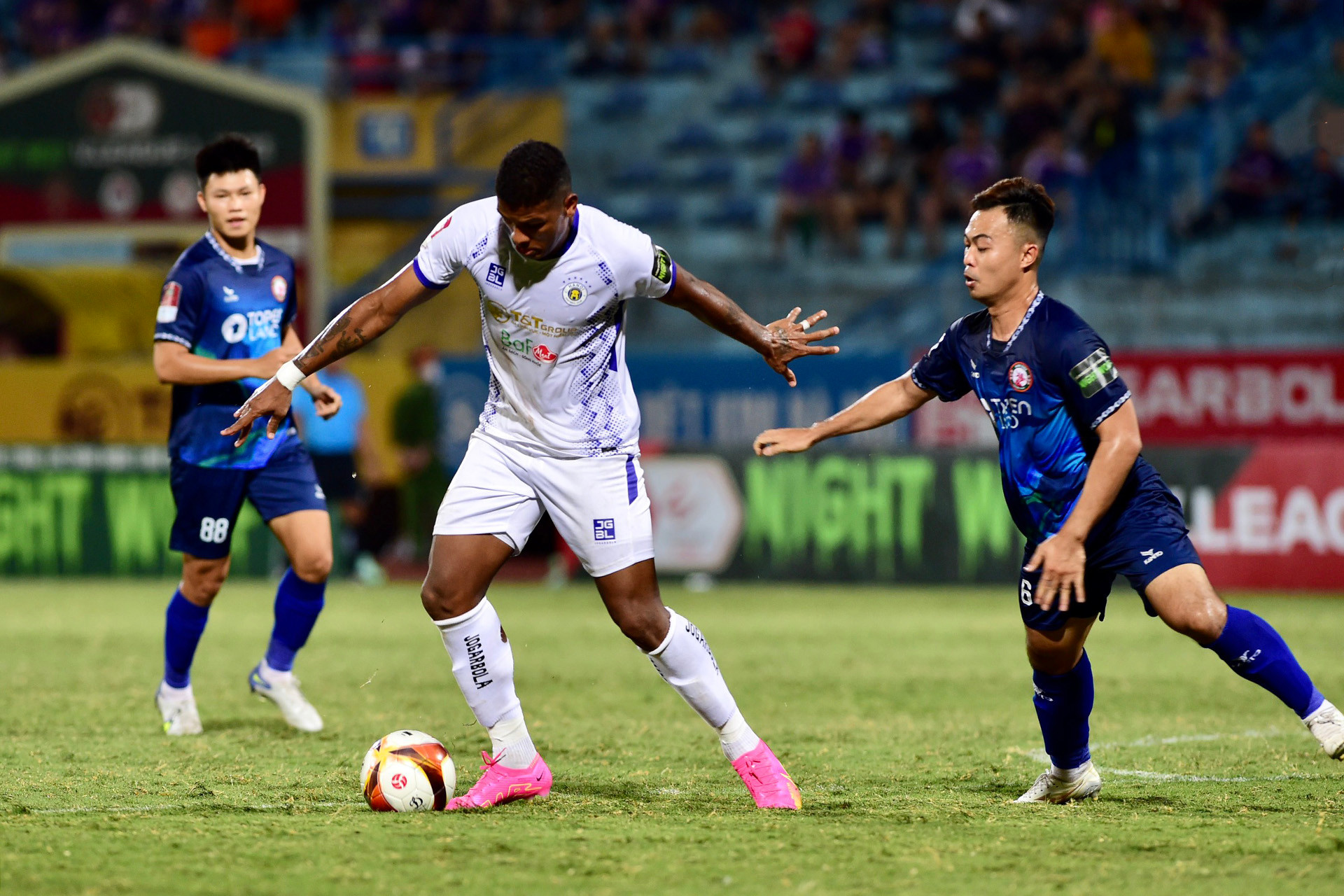 [Ảnh] Hà Nội rượt đuổi tỷ số cùng Bình Định ảnh 6