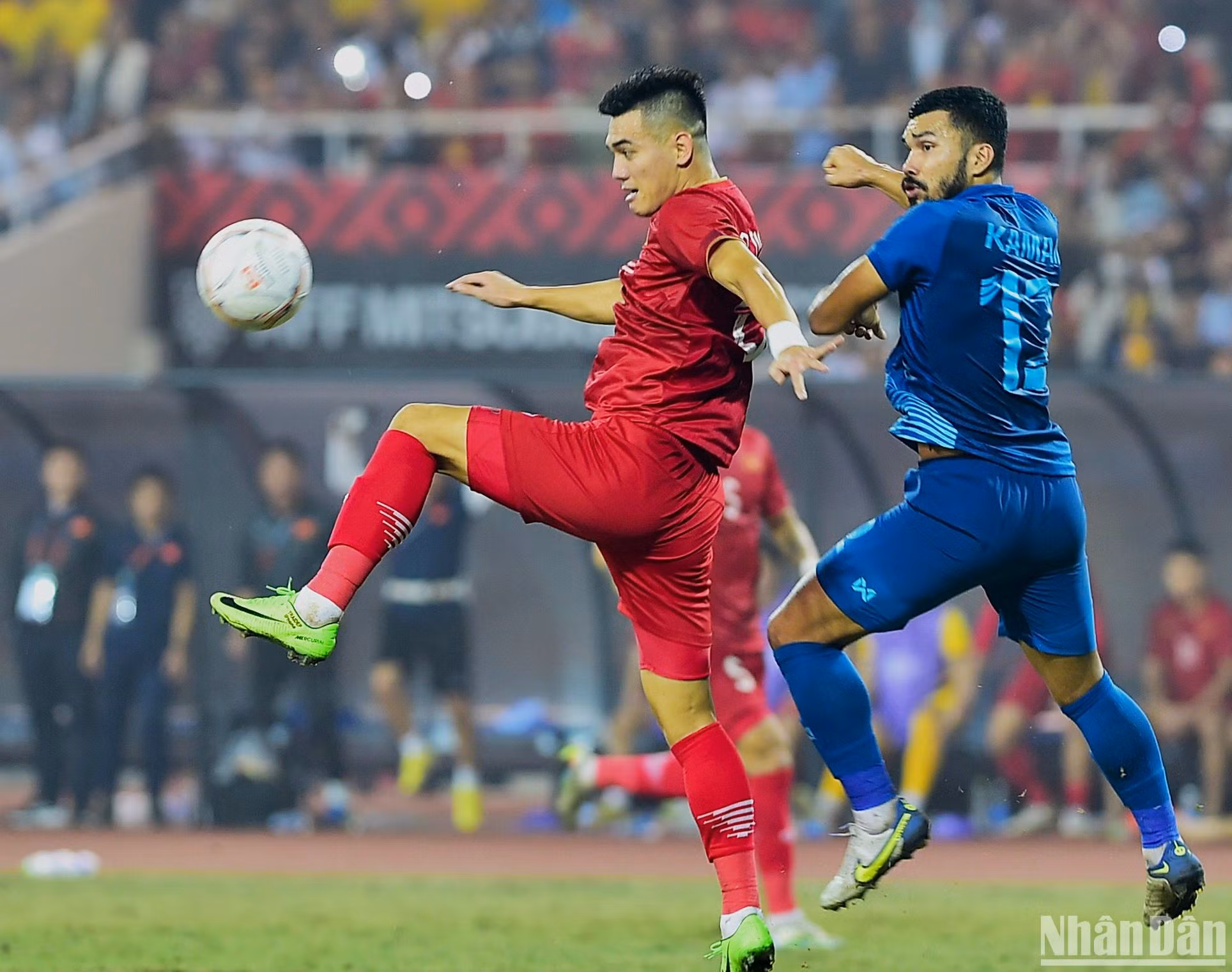 Tiến Linh vẫn là điểm sáng hiếm hoi trên hàng công. (Ảnh: TRẦN HẢI)