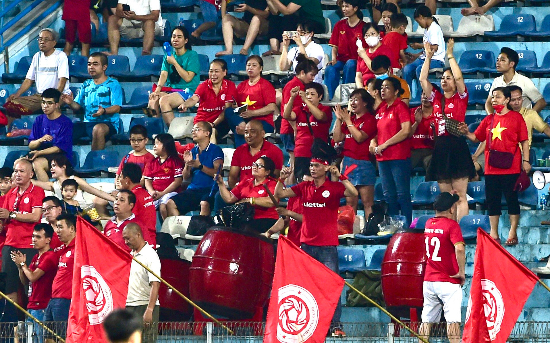 Cổ động viên Viettel FC.