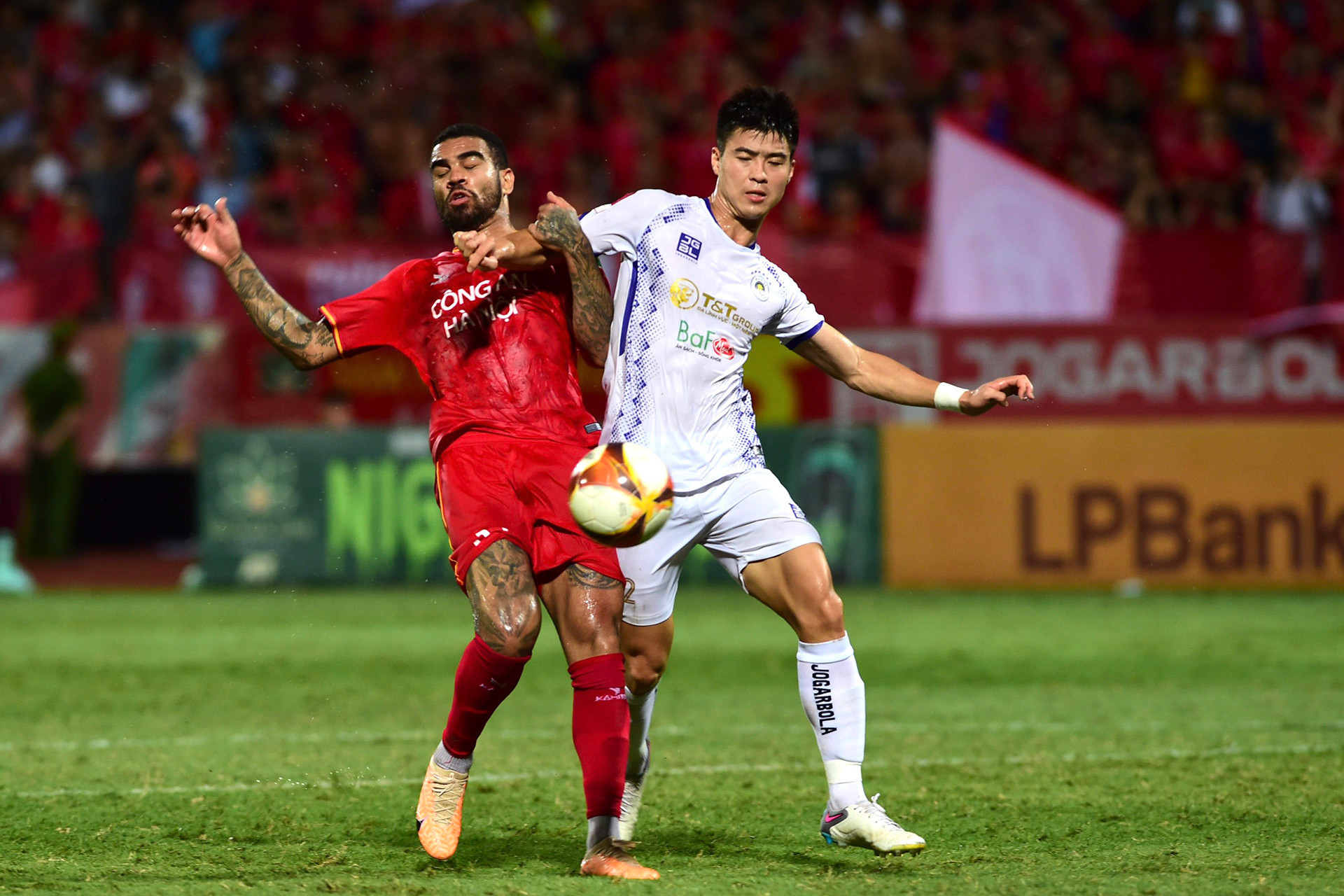 Tranh chấp tại khu vực trung tuyến.