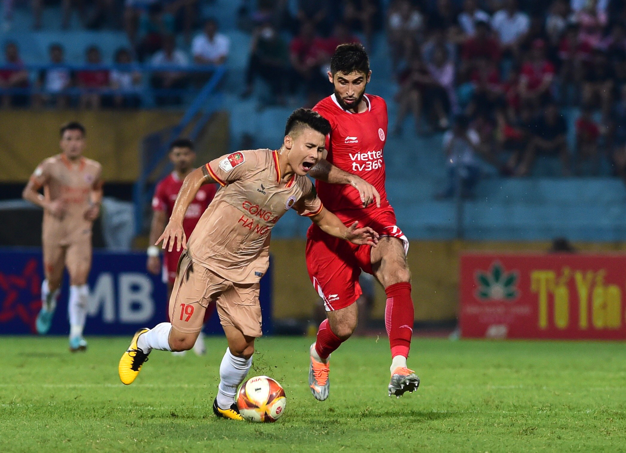 Quang Hải hoạt động tích cực, hiệu quả trong trận đấu.