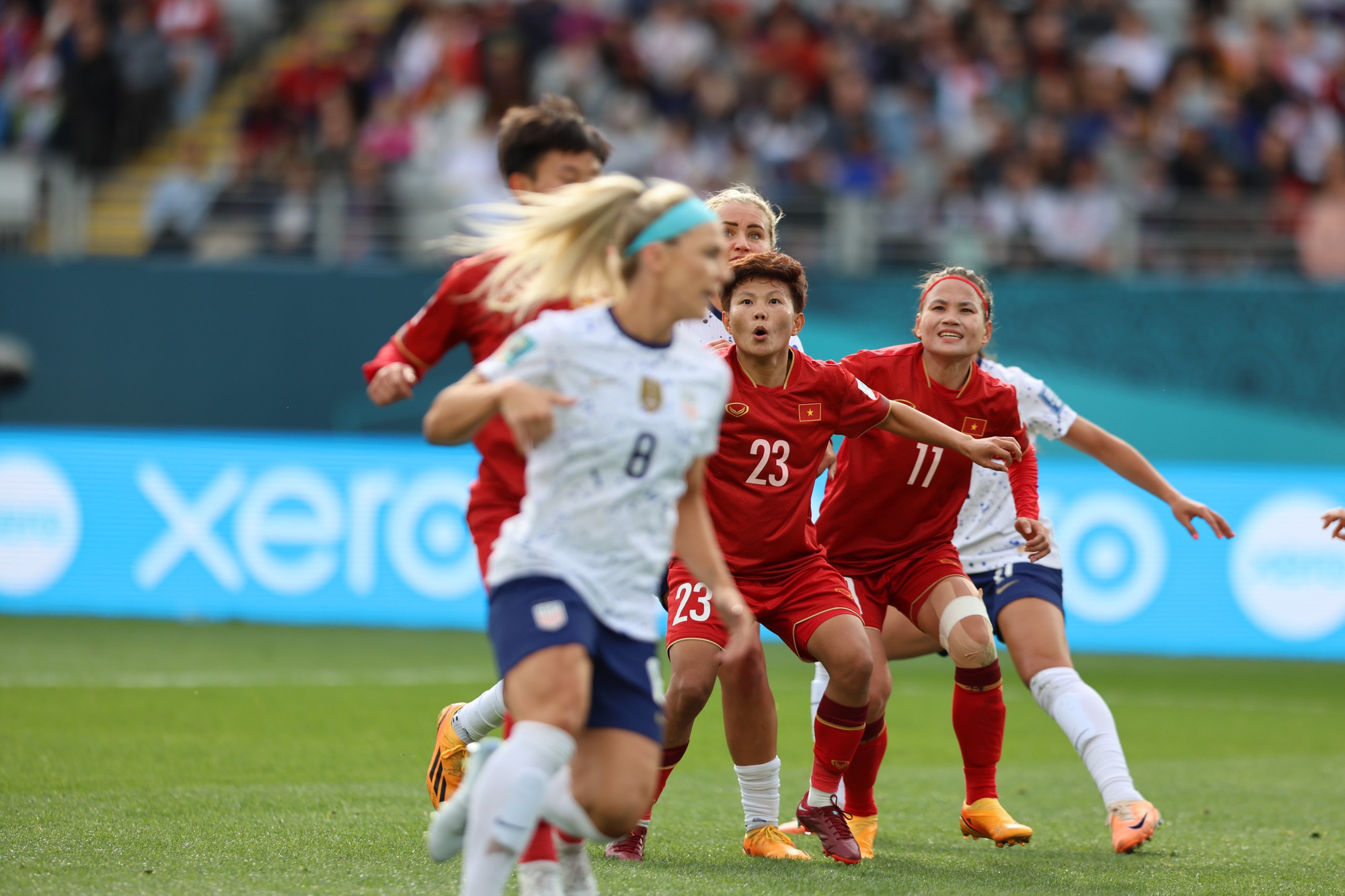 Hàng phòng ngự luôn chịu sức ép từ các cầu thủ Mỹ.