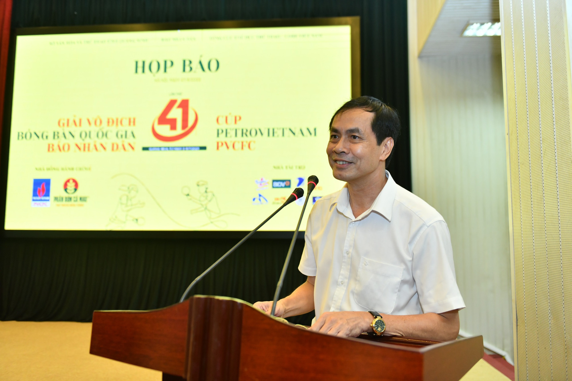 Đồng chí Trần Hữu Việt, Trưởng Ban Văn hóa - Văn nghệ Báo Nhân Dân, Trưởng Ban tổ chức giải phát biểu khai mạc buổi họp báo.