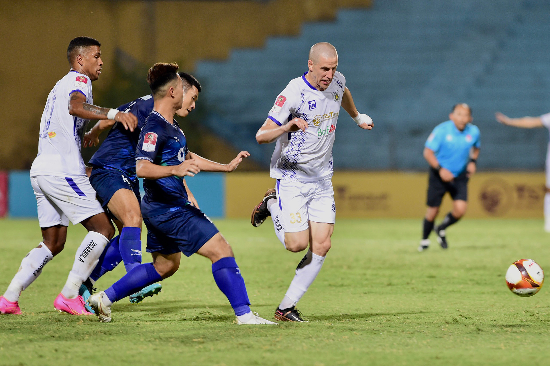 [Ảnh] Hà Nội rượt đuổi tỷ số cùng Bình Định ảnh 5