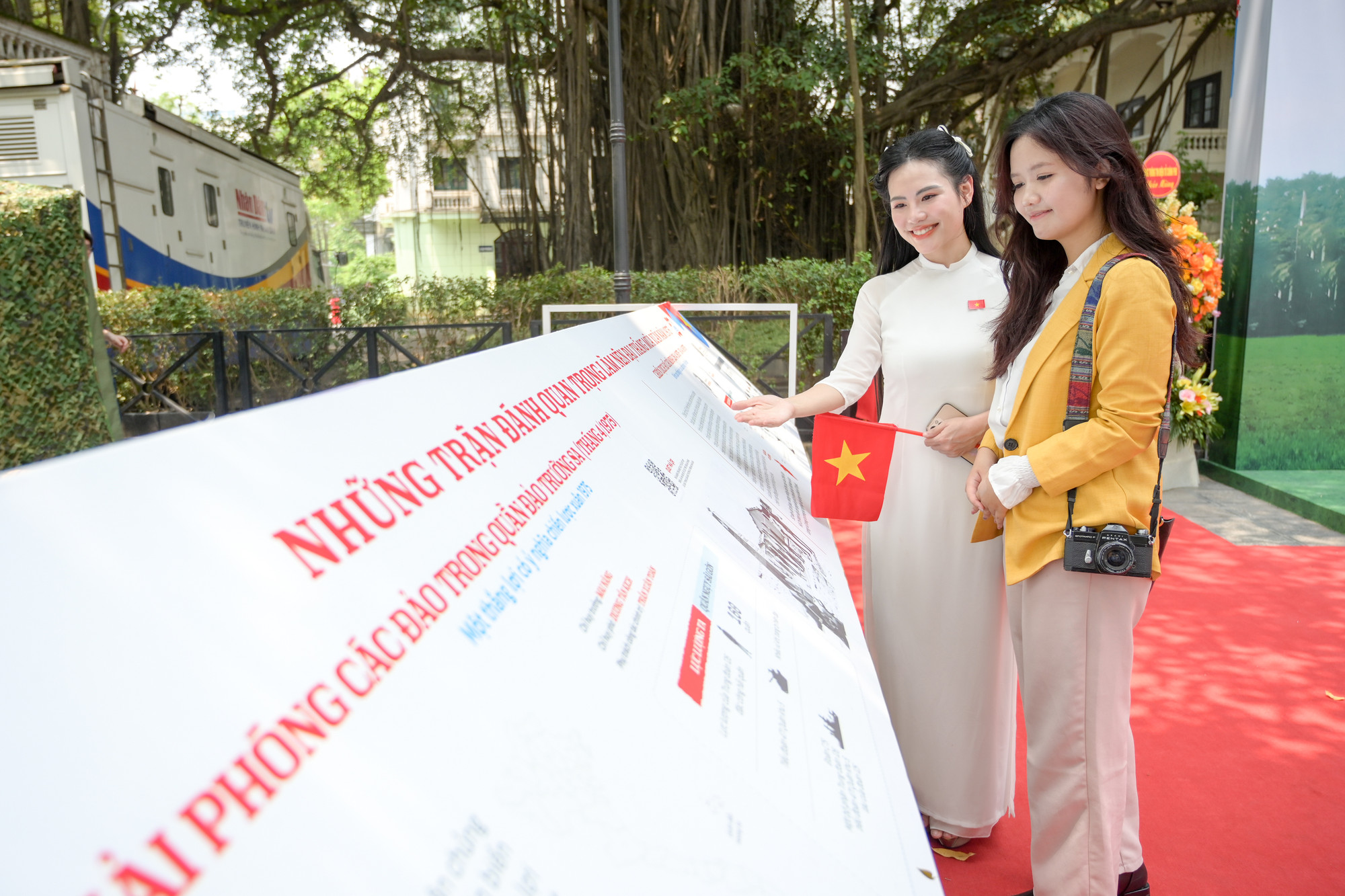 Triển lãm tương tác kỷ niệm 50 năm Ngày Giải phóng miền nam, thống nhất đất nước diễn ra từ 9 giờ đến 17 giờ hằng ngày, bắt đầu từ ngày 23/4 đến hết ngày 4/5/2025 tại khuôn viên Báo Nhân Dân.