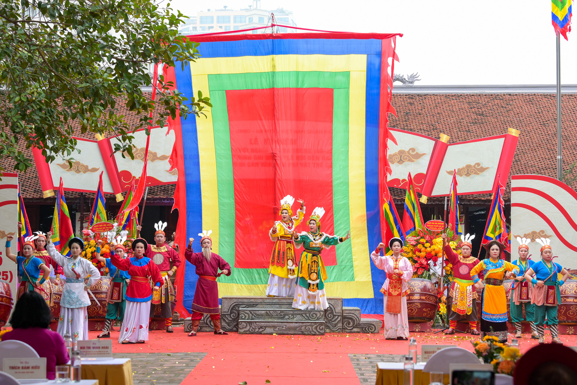 Những sự kiện lịch sử về Hai Bà Trưng đã theo dòng thời gian chuyển hóa thành các sự tích văn hóa, vào huyền thoại, đi vào tâm linh, tín ngưỡng cộng đồng người Việt Nam. Những sự kiện lịch sử về Hai Bà Trưng đã theo dòng thời gian chuyển hóa thành các sự tích văn hóa, vào huyền thoại, đi vào tâm linh, tín ngưỡng cộng đồng người Việt Nam.