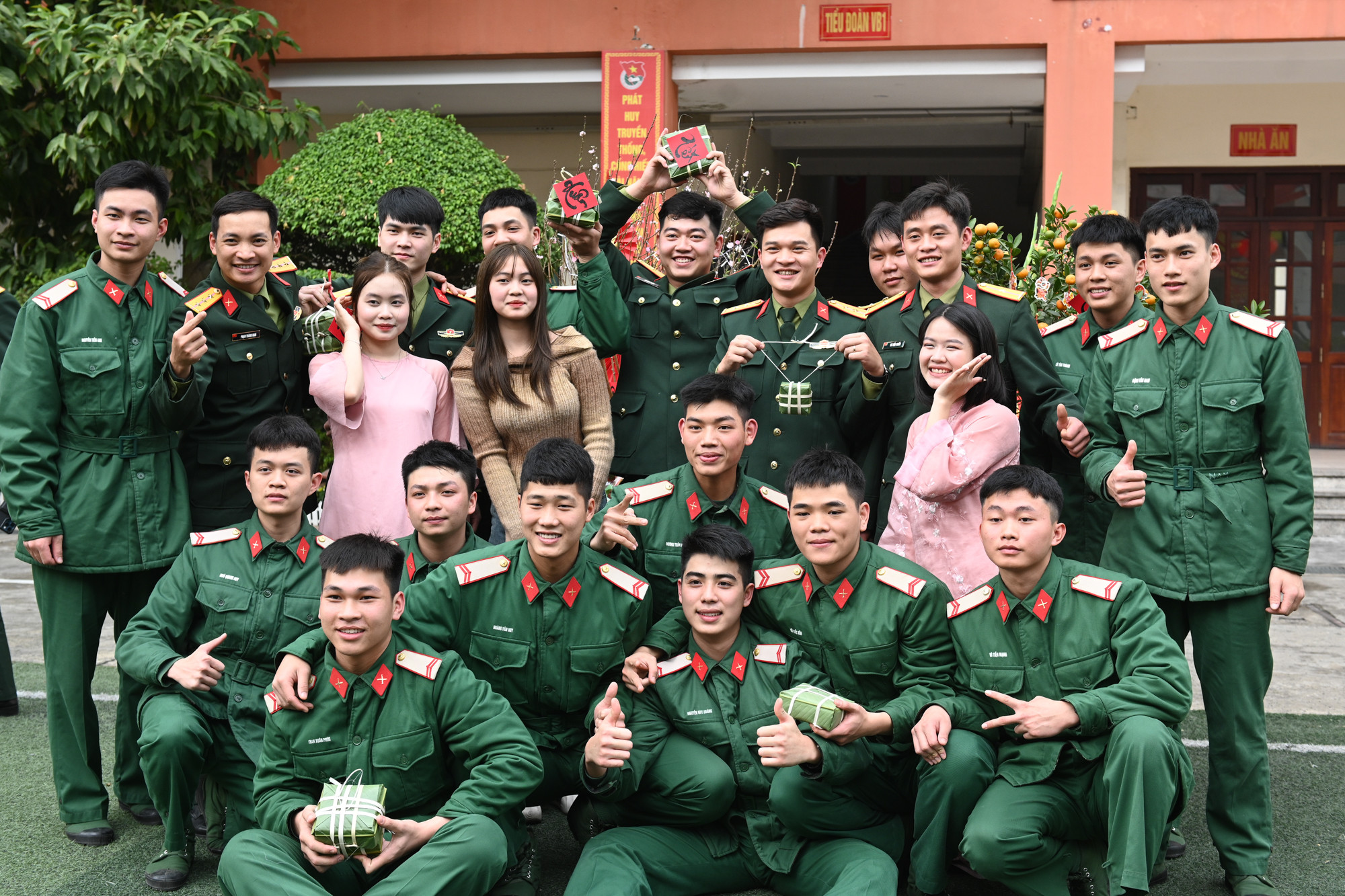 Năm nay các chiến sĩ tại Lữ đoàn 144 gói khoảng hơn 4.000 chiếc bánh chưng đón Tết Âm lịch 2025.