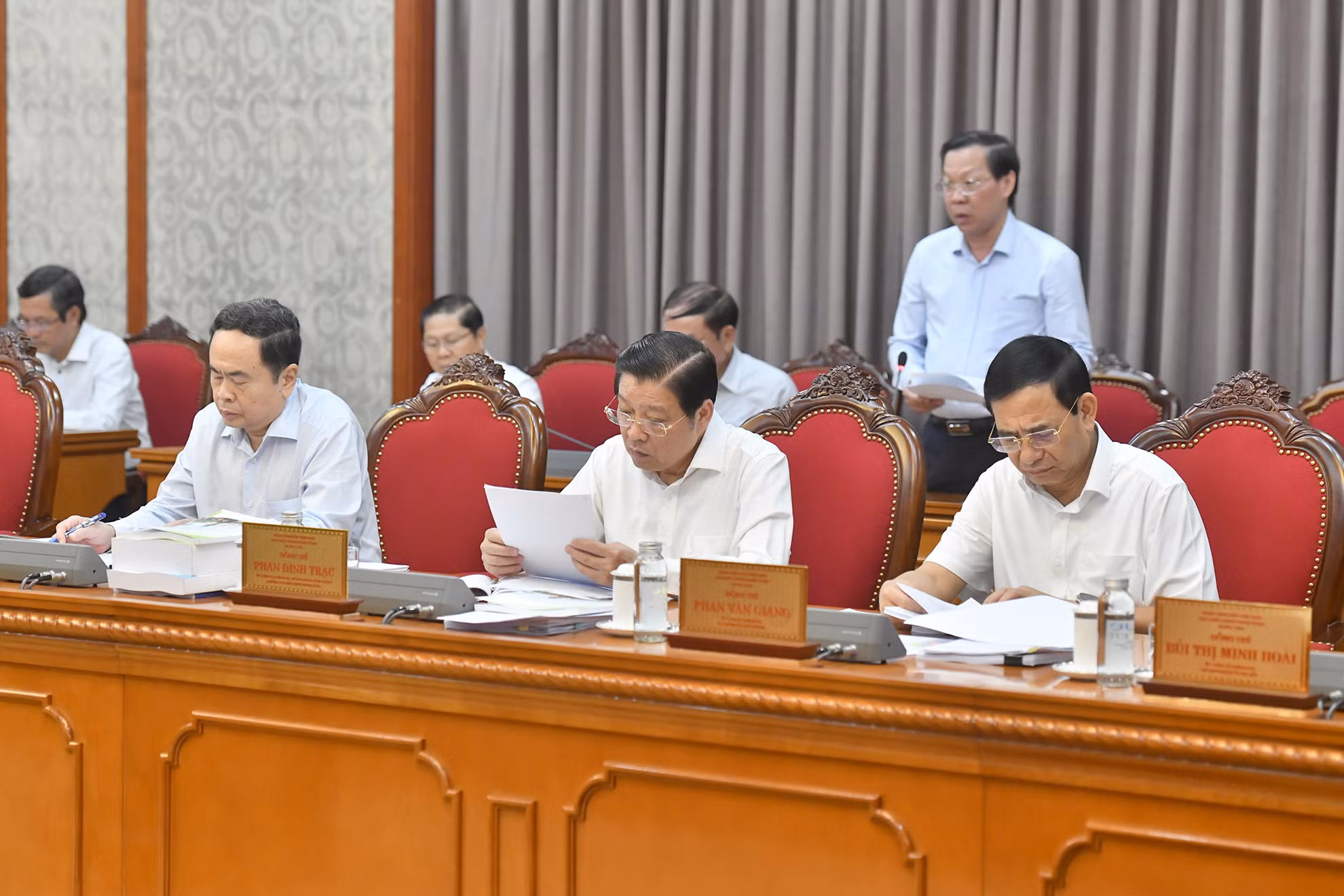 Các đồng chí lãnh đạo Đảng, Nhà nước và đại biểu tham dự cuộc họp.