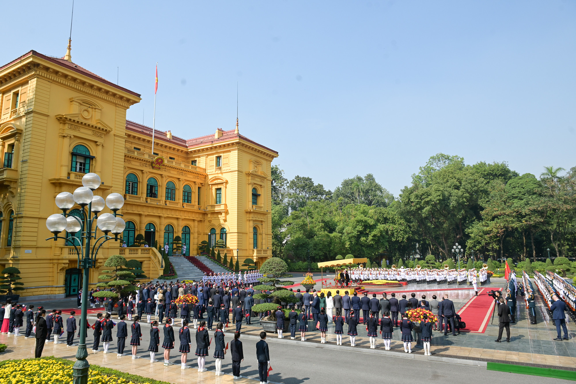 Quang cảnh lễ đón tại Phủ Chủ tịch.