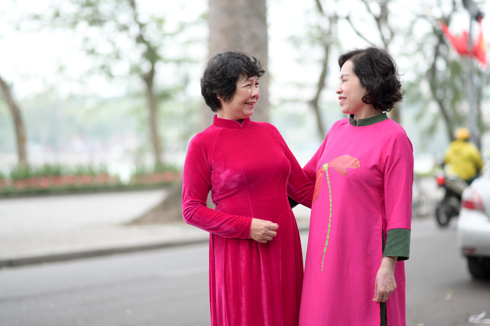 Cán bộ, phóng viên, nhân viên Báo Nhân Dân đã góp phần khẳng định và tôn vinh giá trị của chiếc áo dài cũng như vẻ đẹp của người phụ nữ.