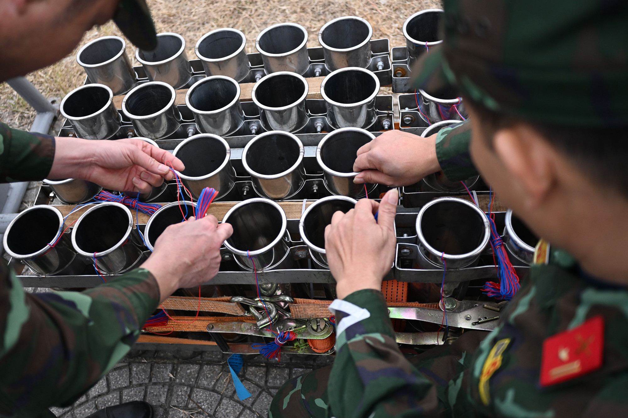 Công tác nạp đạn được tiến hành đúng kỹ thuật để tránh sai sót.